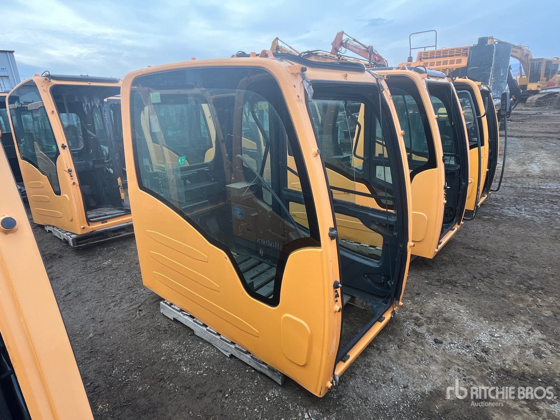 General Appearance with Bild, Ecke hinten links