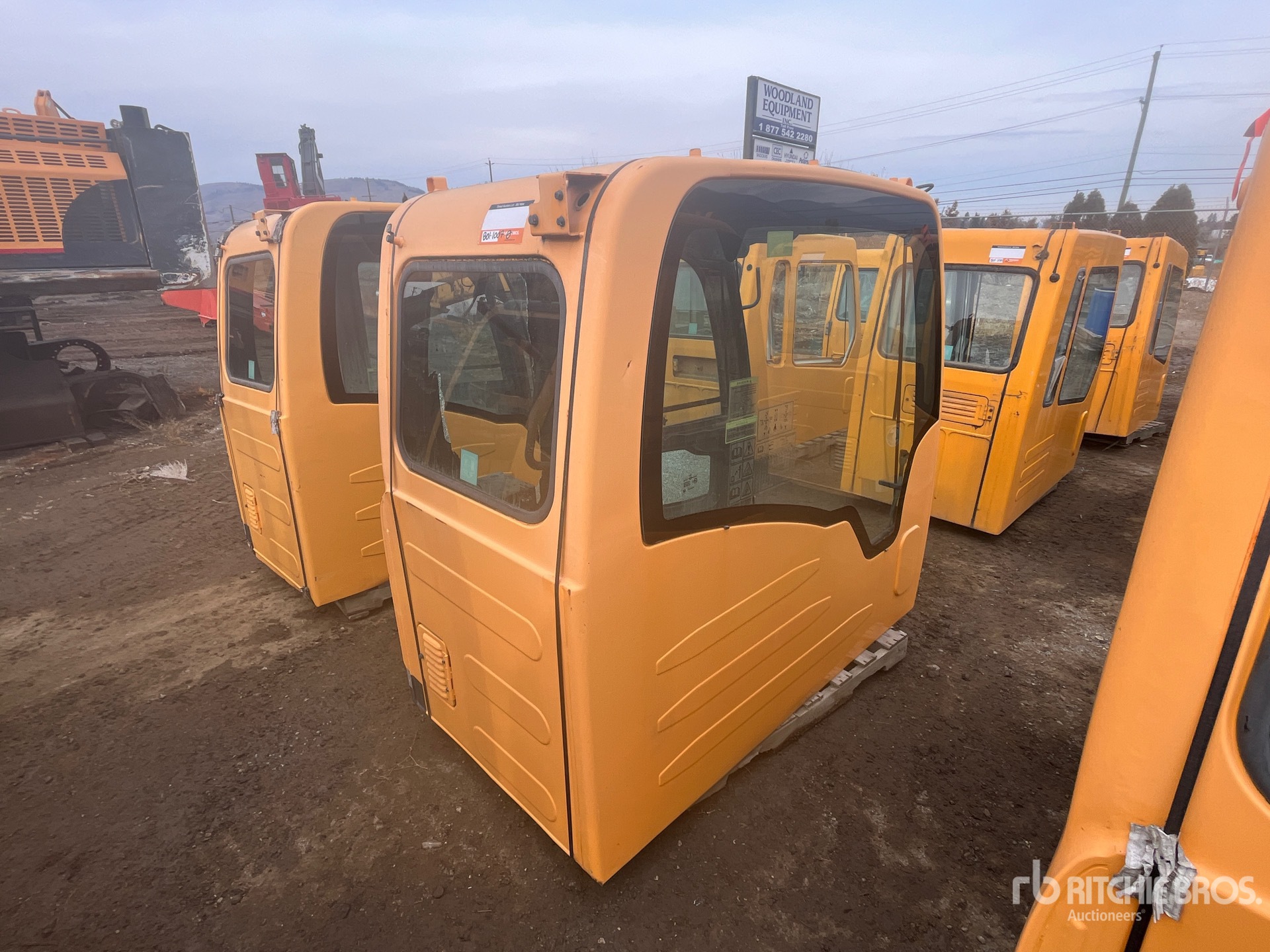 General Appearance with Bild, Ecke vorne links