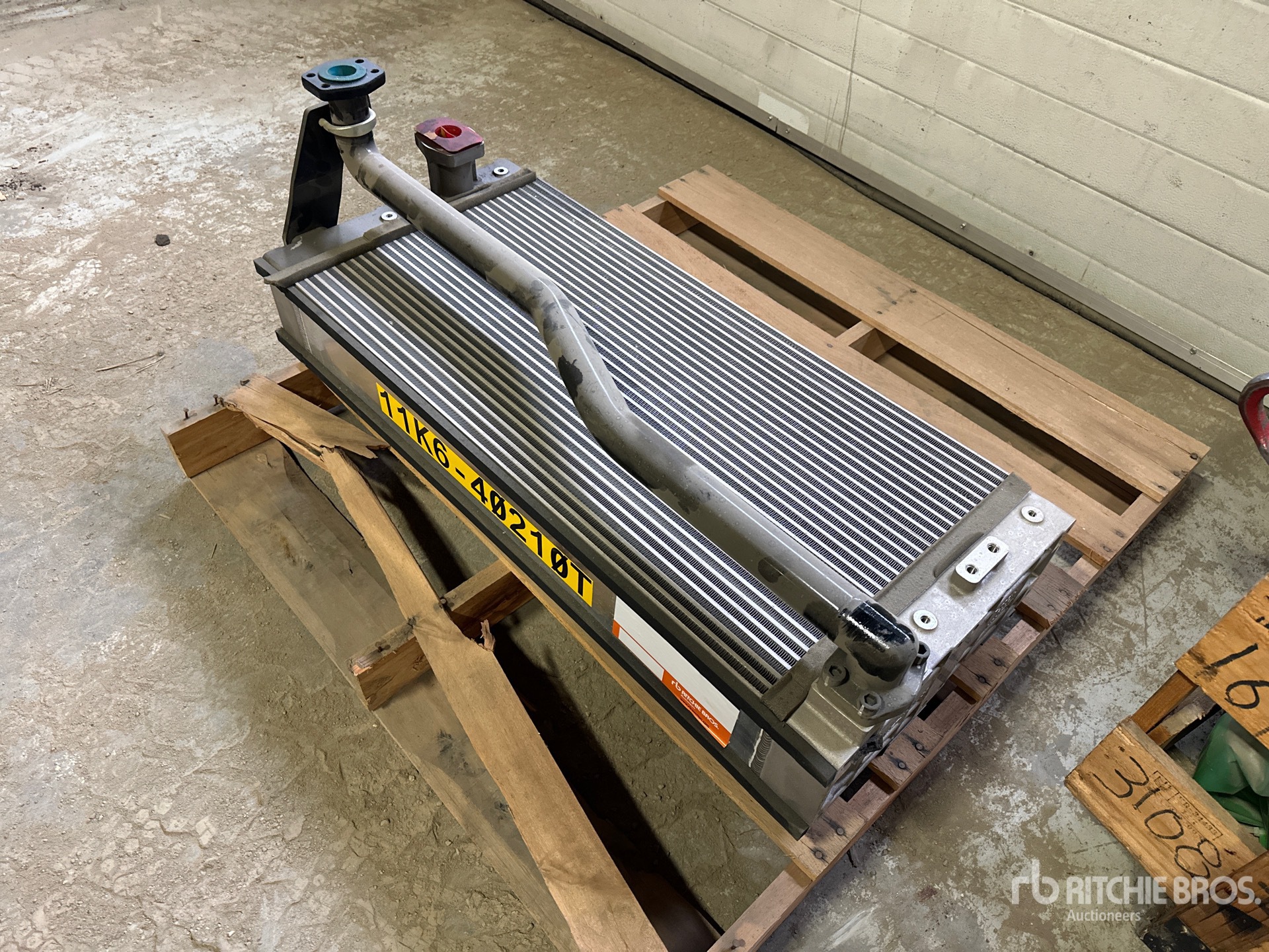 General Appearance with Foto, angolo anteriore sinistro