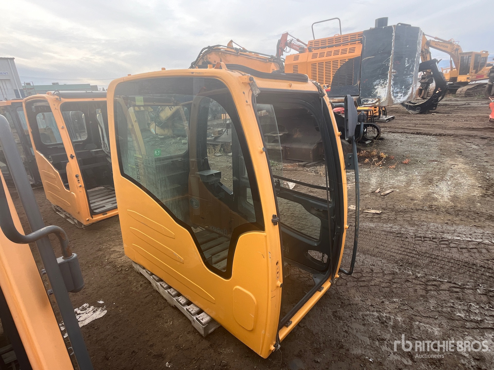 General Appearance with Bild, Ecke hinten links