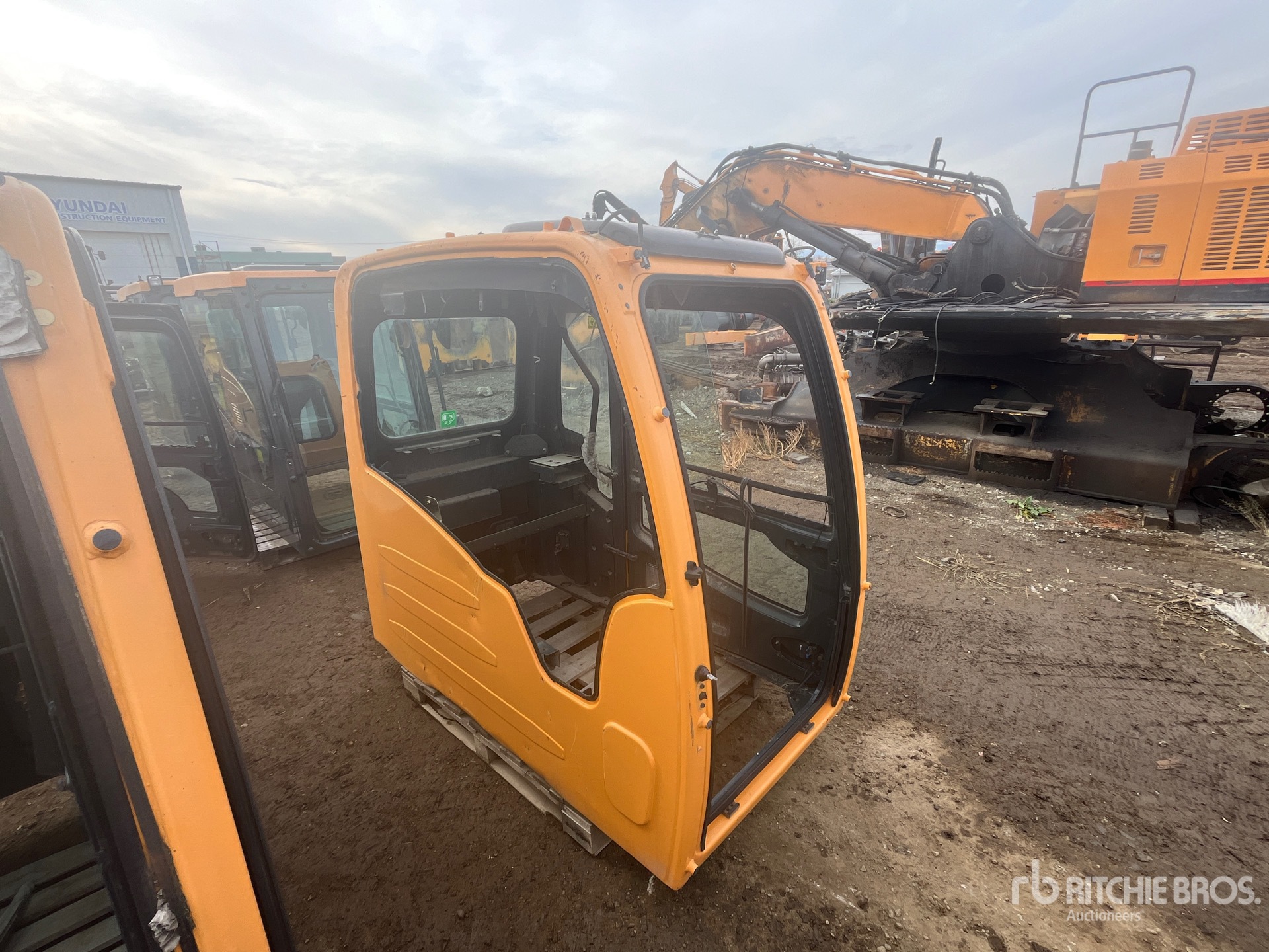 General Appearance with Bild, Ecke hinten links