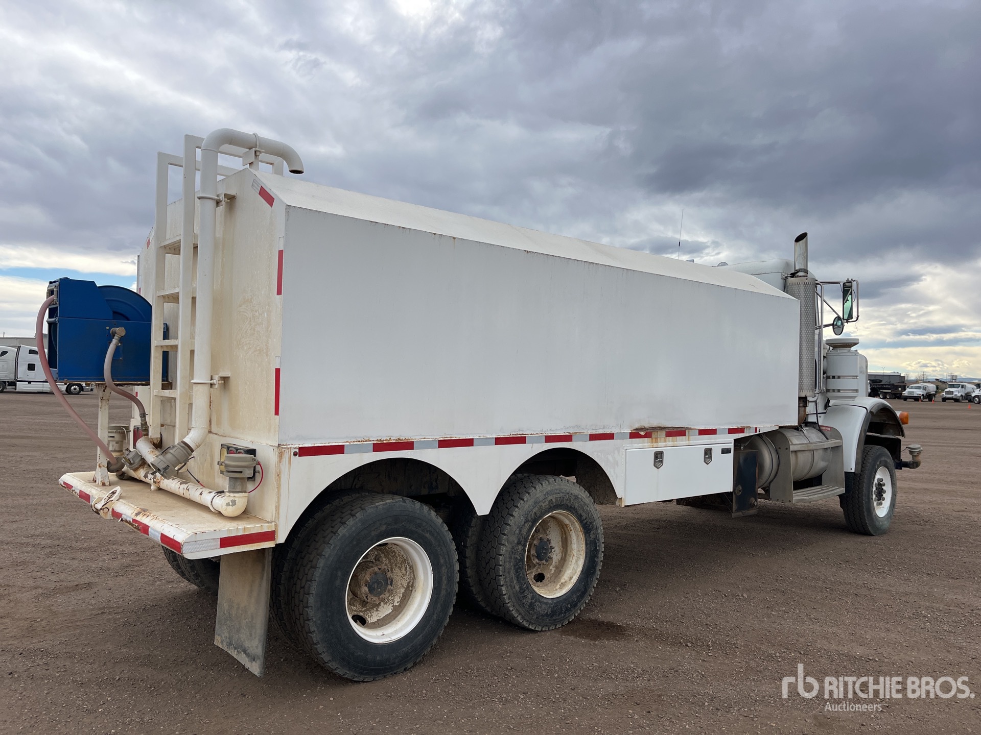 General Appearance with Imagen: esquina trasera derecha