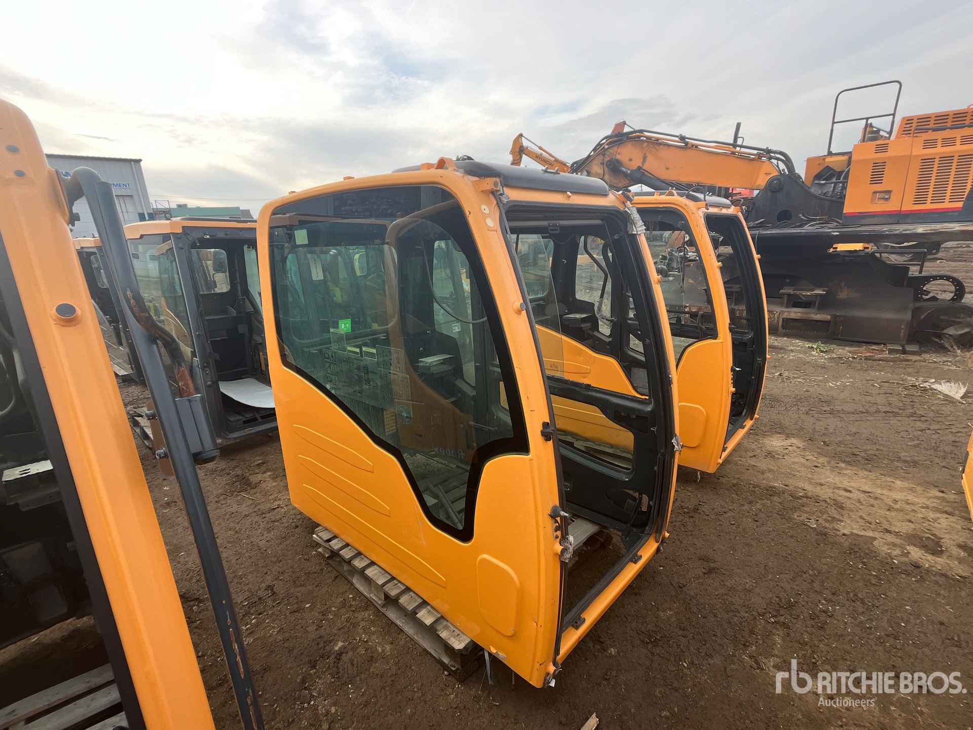 General Appearance with Bild, Ecke hinten links