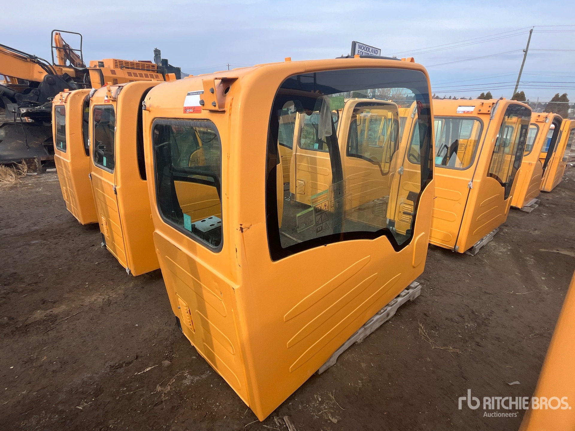 General Appearance with Bild, Ecke vorne links