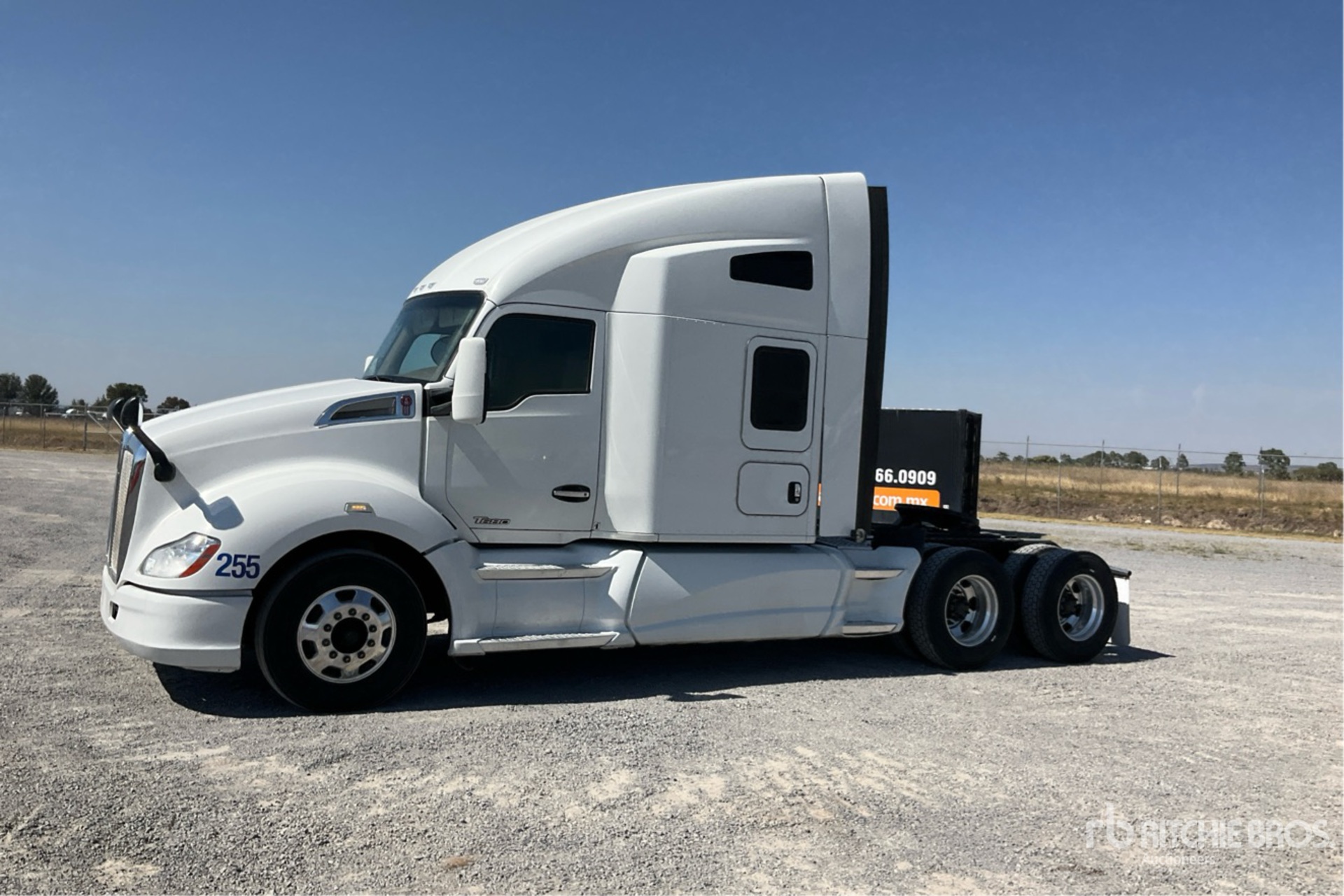 Aspect général with Image, coin avant gauche