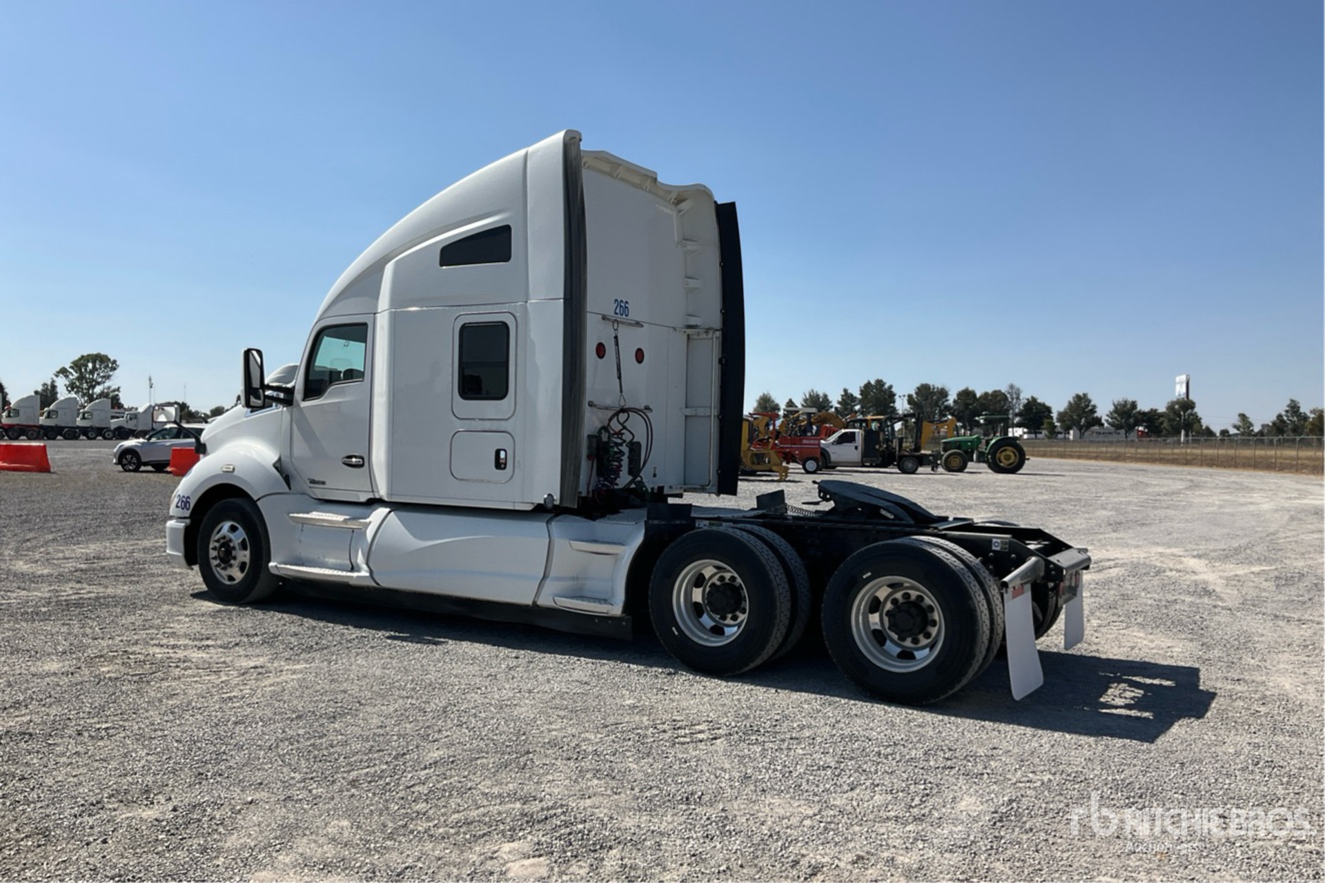 Aspect général with Image, coin arrière gauche