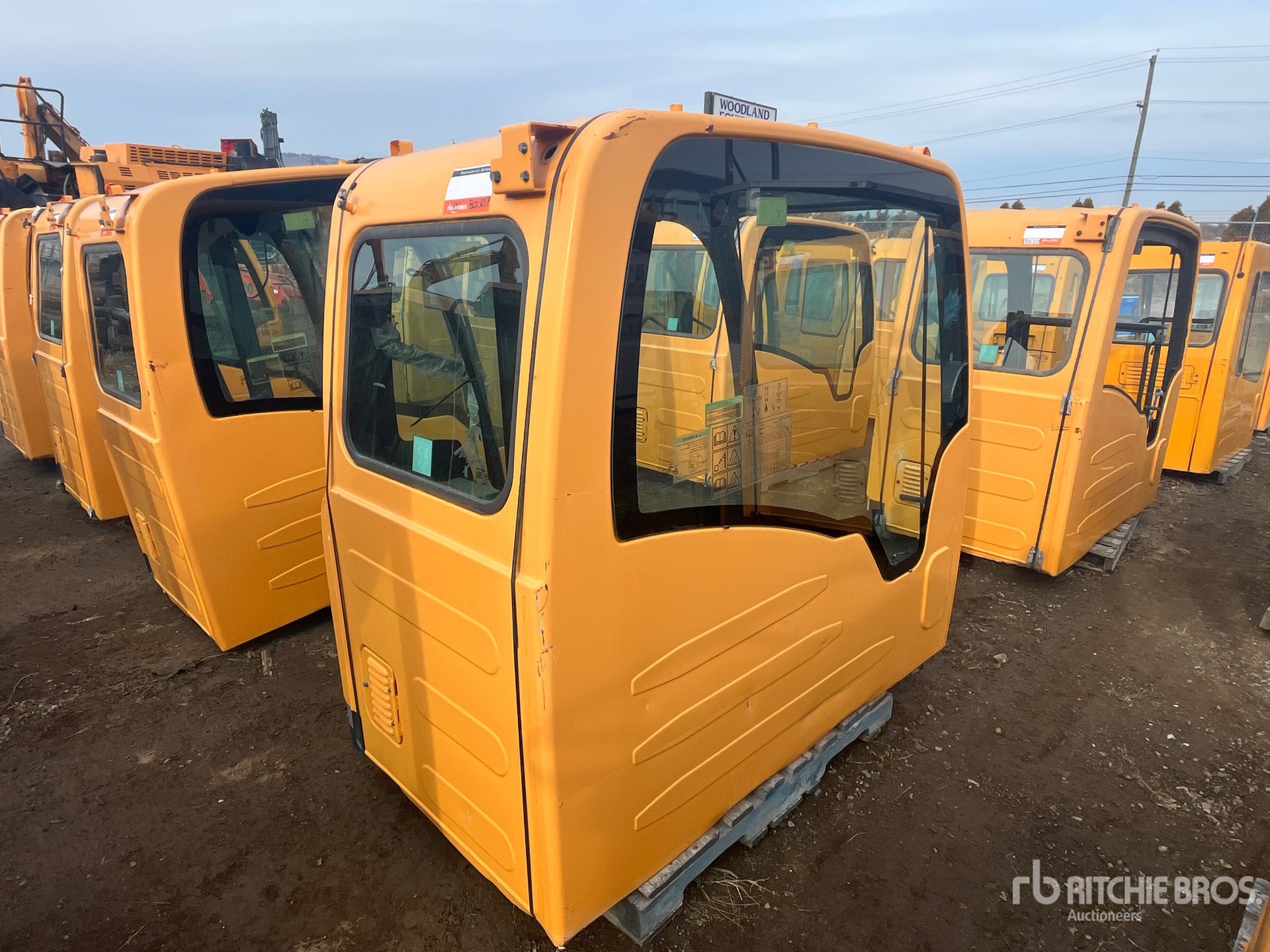 General Appearance with Bild, Ecke vorne links