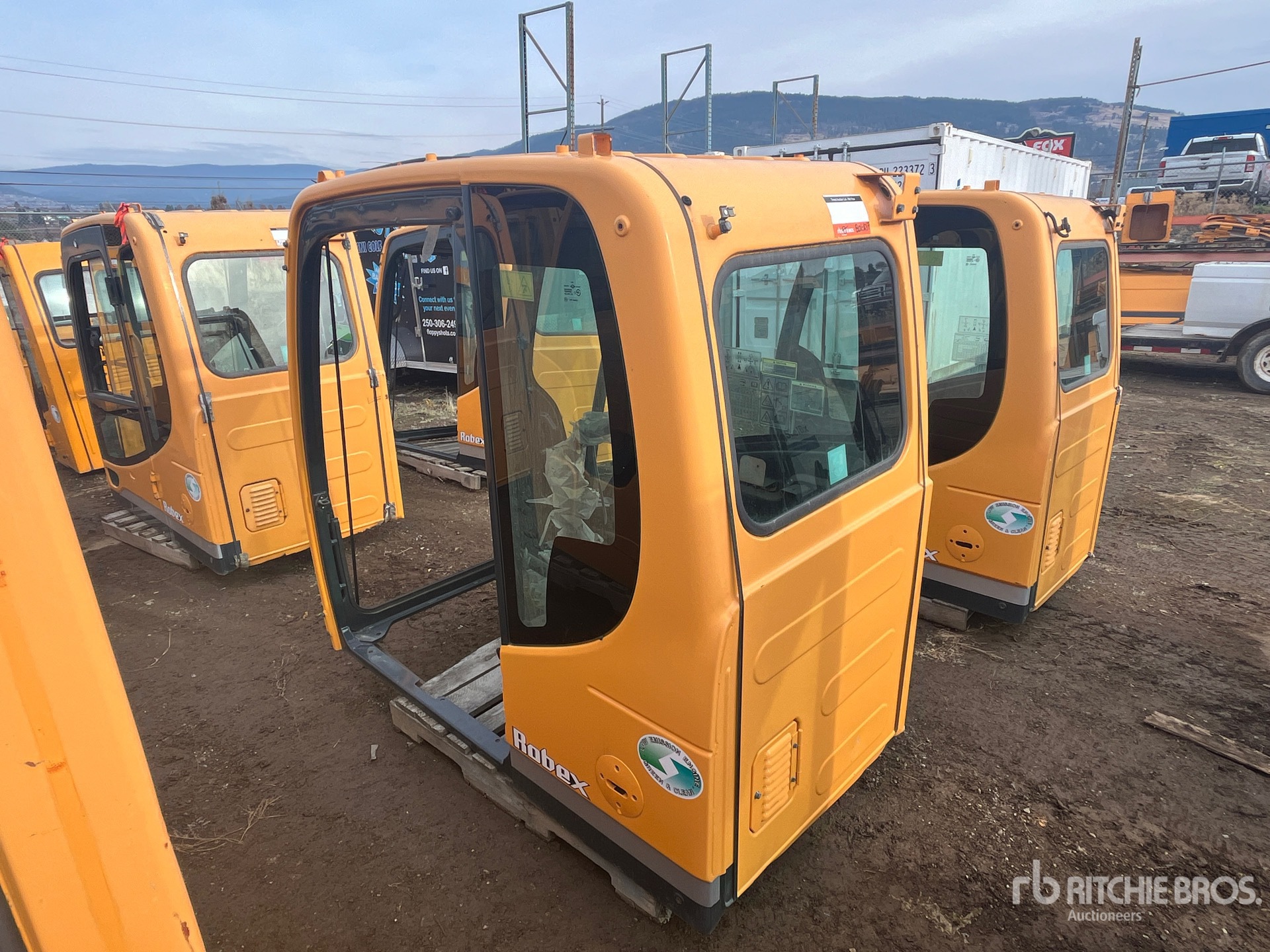 General Appearance with Bild, Ecke vorne rechts