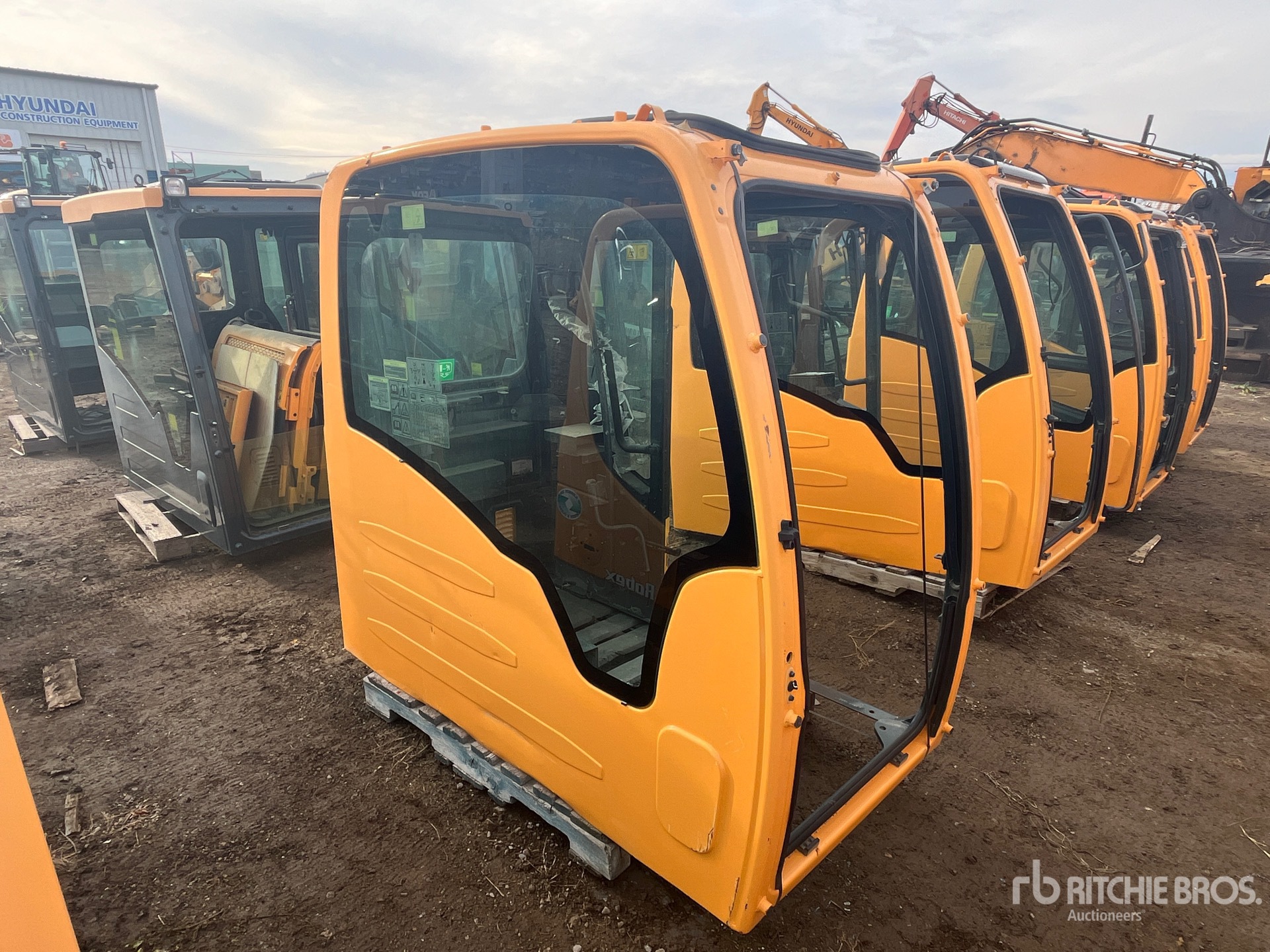 General Appearance with Bild, Ecke hinten links