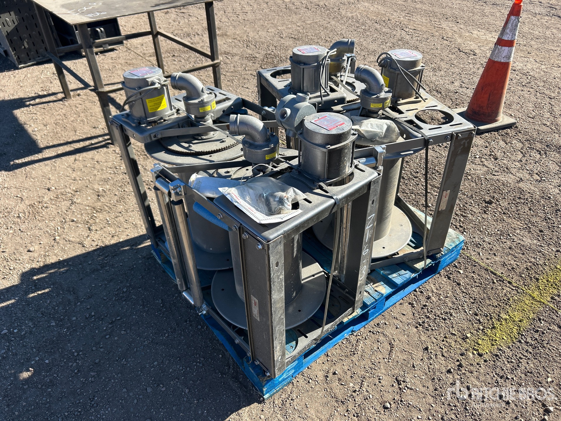 General Appearance with Foto, angolo anteriore sinistro