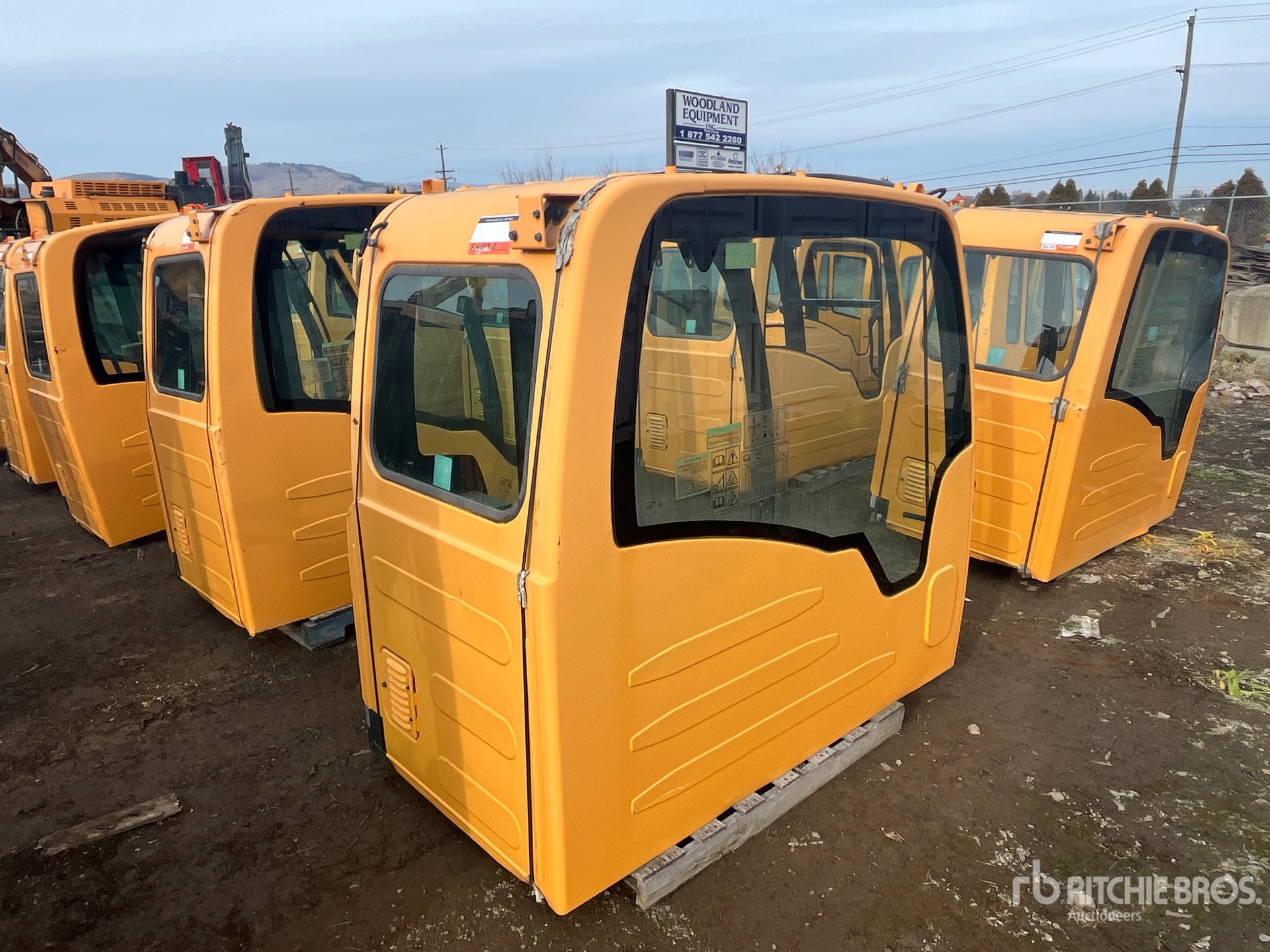 General Appearance with Bild, Ecke vorne links