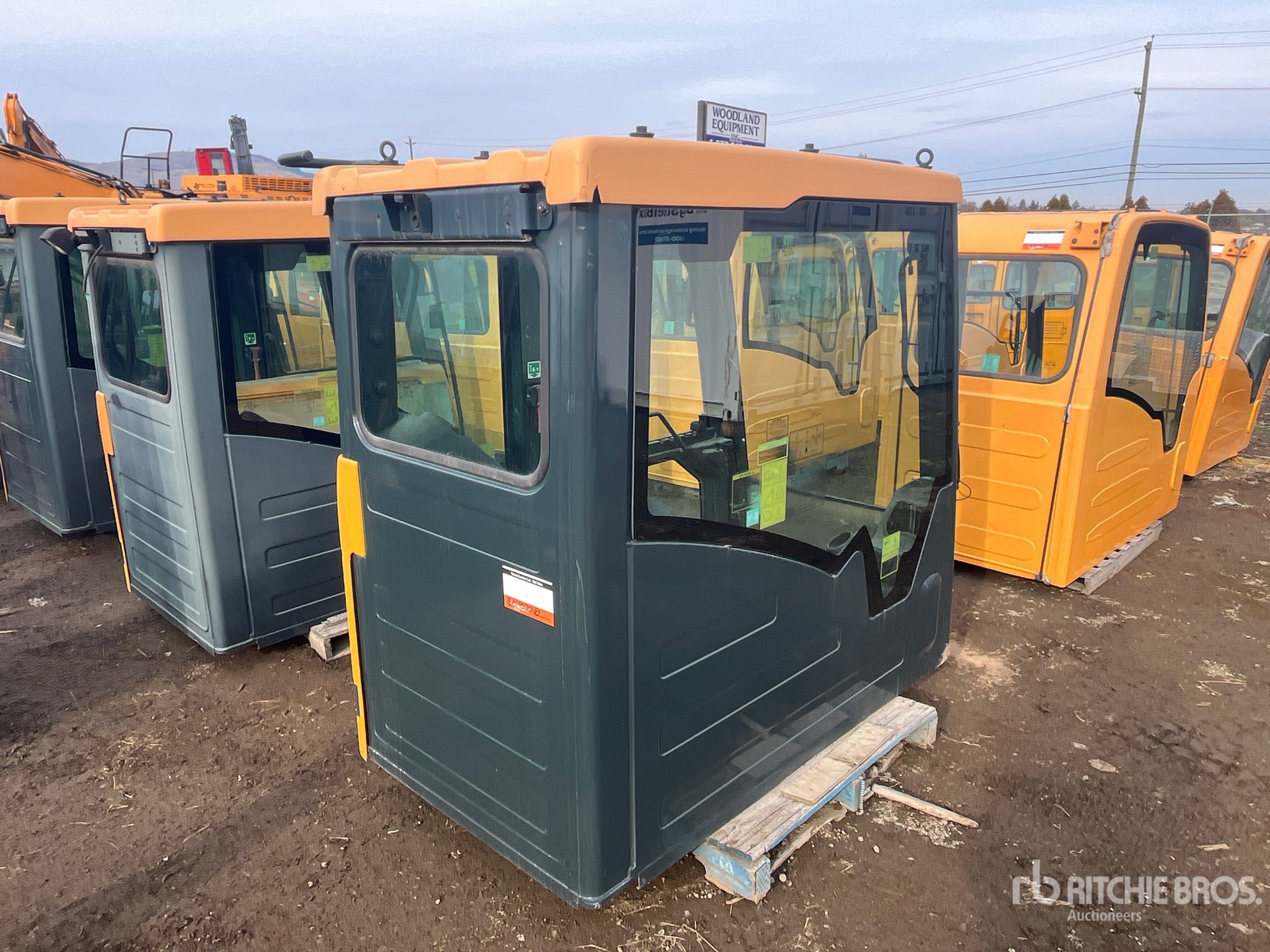 General Appearance with Bild, Ecke vorne links