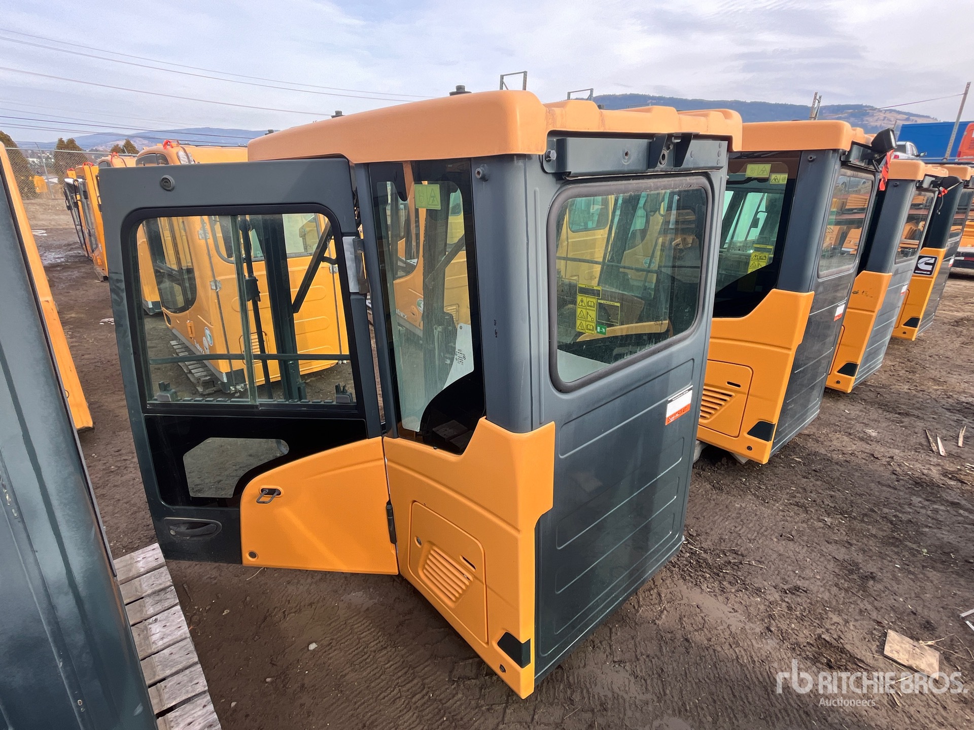 General Appearance with Bild, Ecke vorne rechts