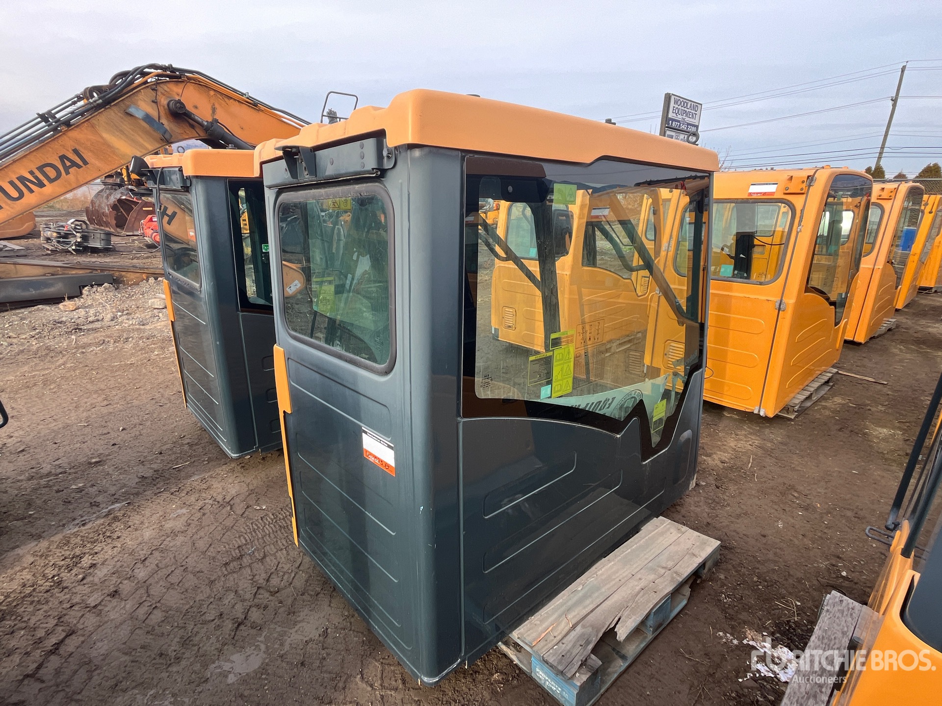 General Appearance with Bild, Ecke vorne links