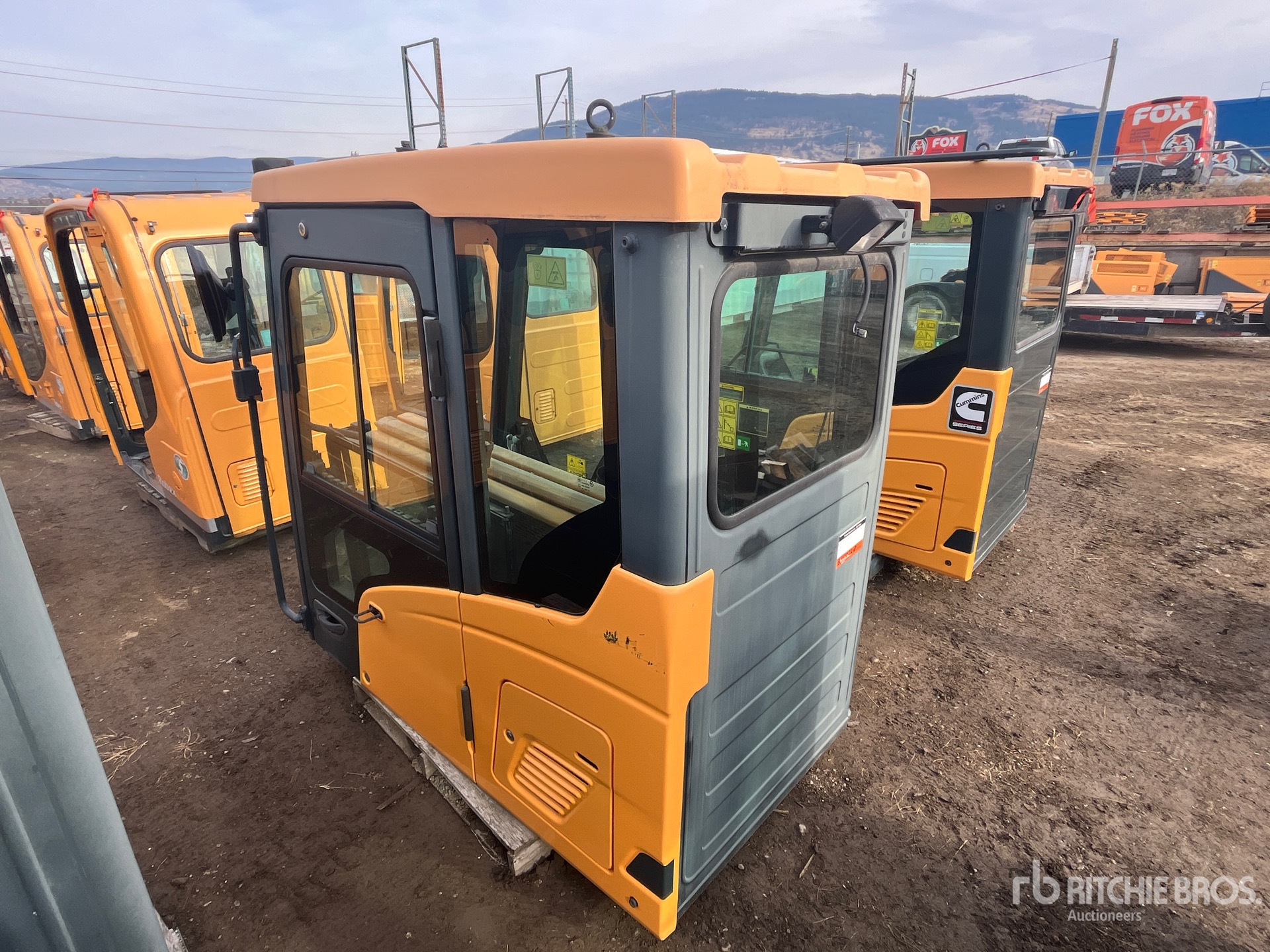 General Appearance with Bild, Ecke vorne rechts