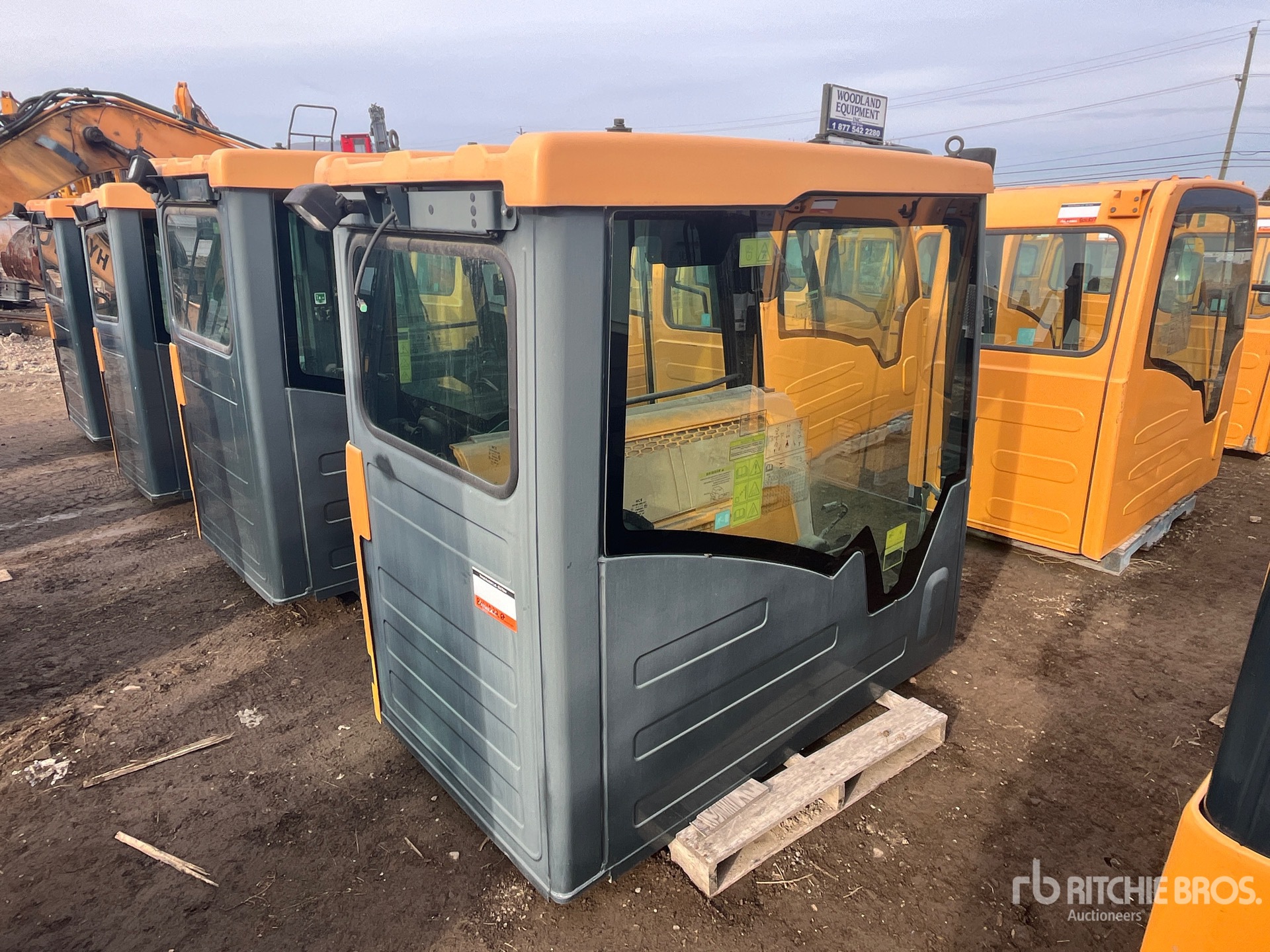 General Appearance with Bild, Ecke vorne links