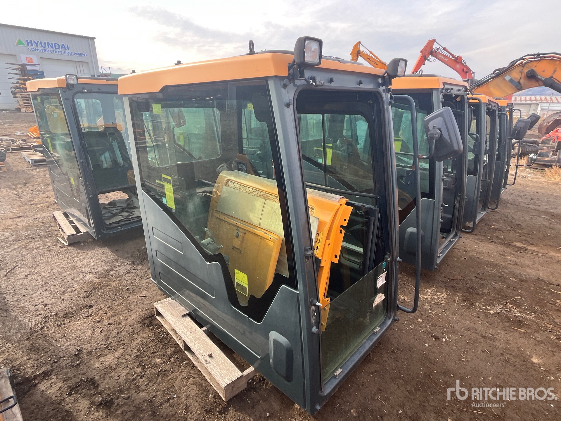 General Appearance with Bild, Ecke hinten links