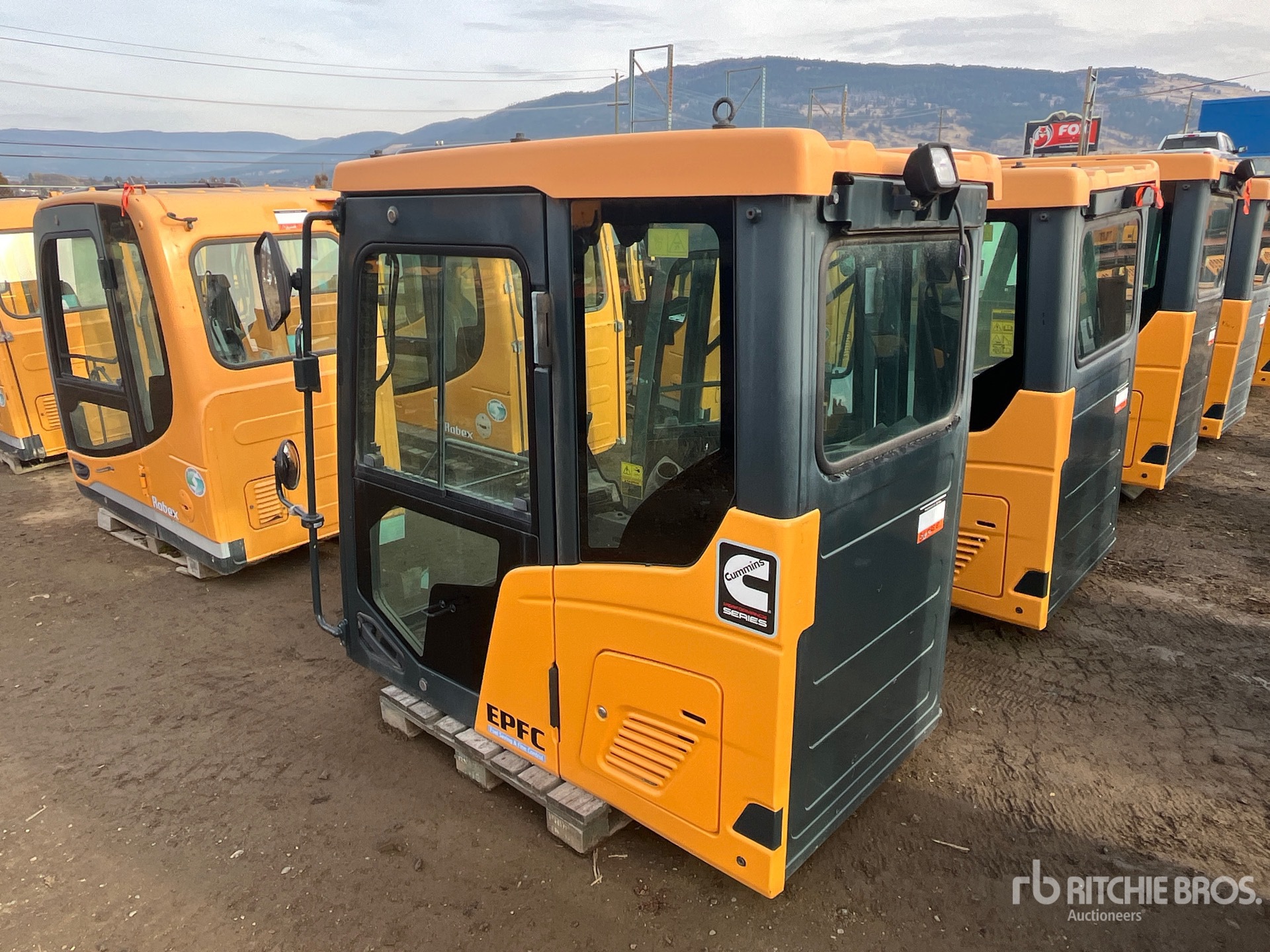 General Appearance with Bild, Ecke vorne rechts