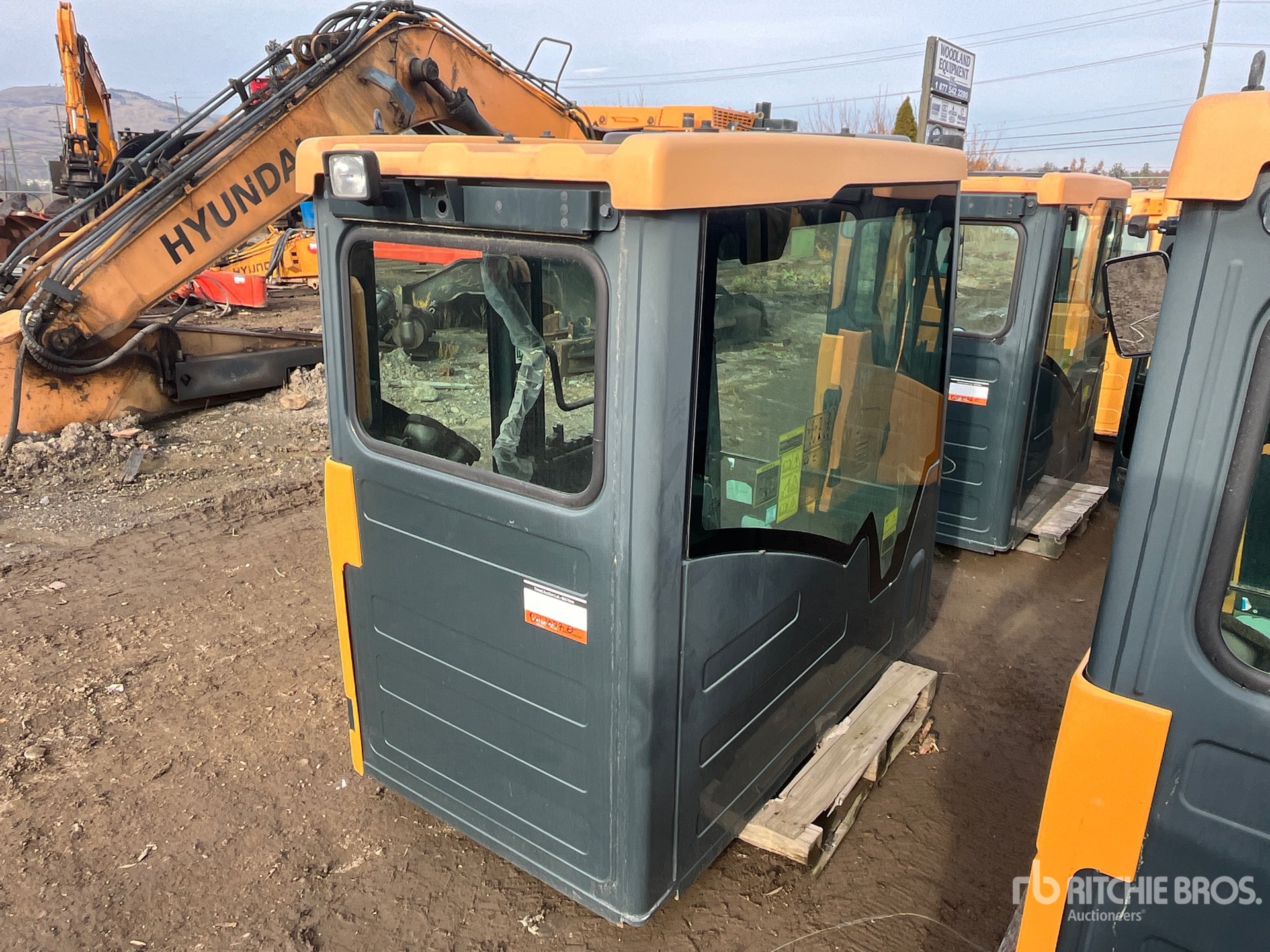 General Appearance with Bild, Ecke vorne links