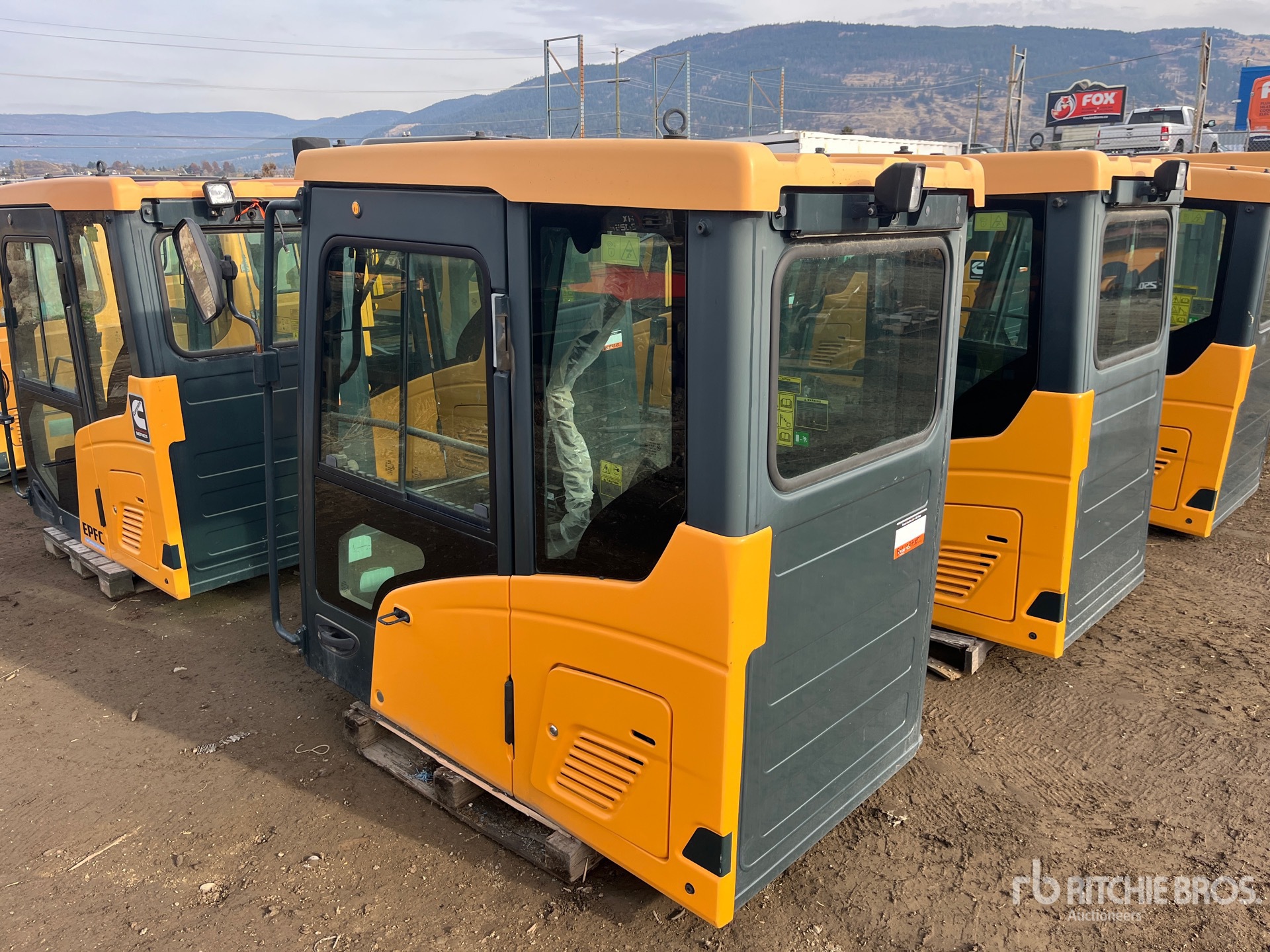 General Appearance with Bild, Ecke vorne rechts