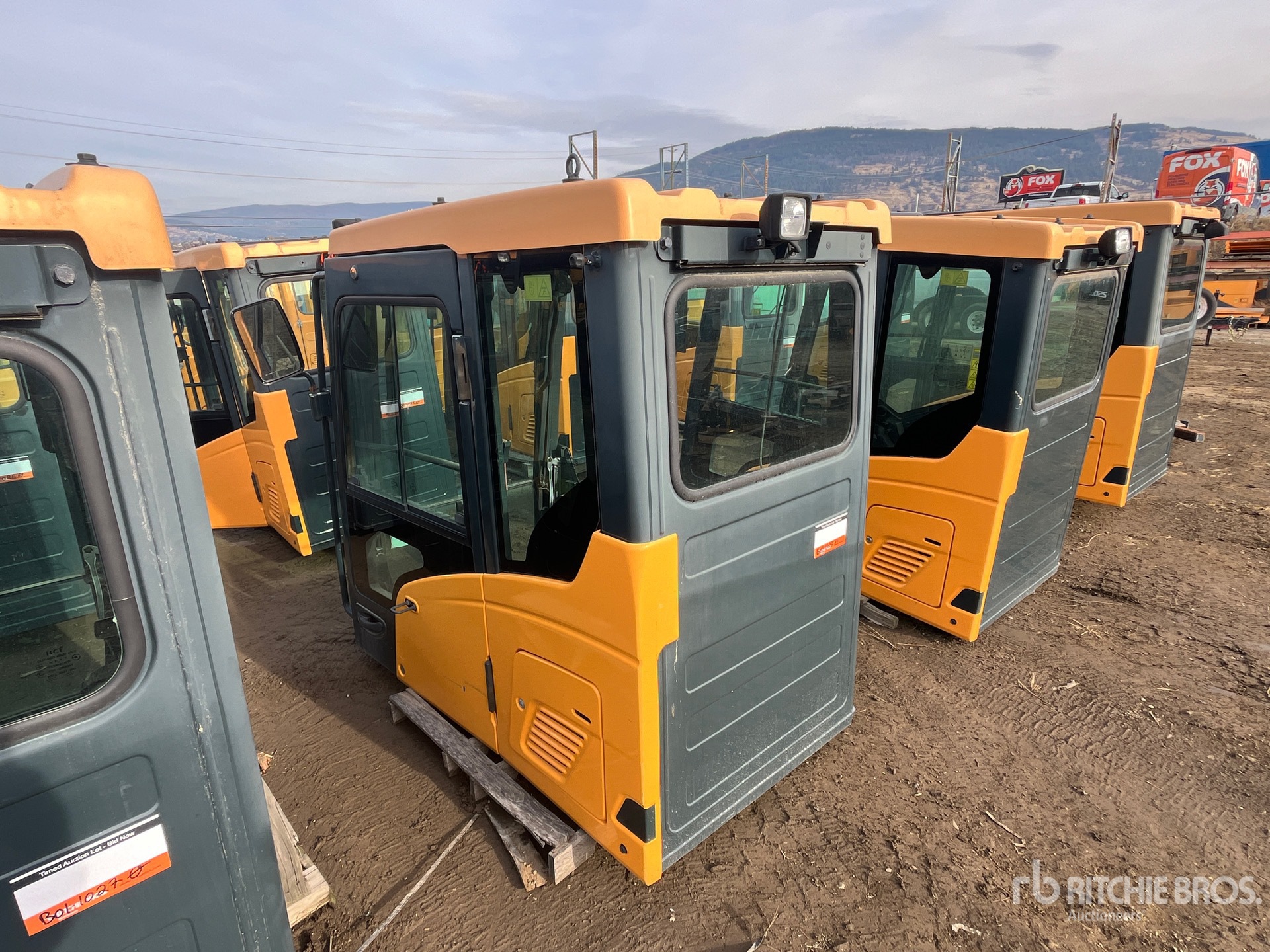 General Appearance with Bild, Ecke vorne rechts