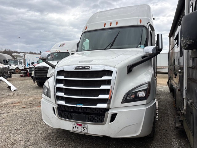 2020 Freightliner Cascadia 6x4 T/A Sleeper Truck Tractor