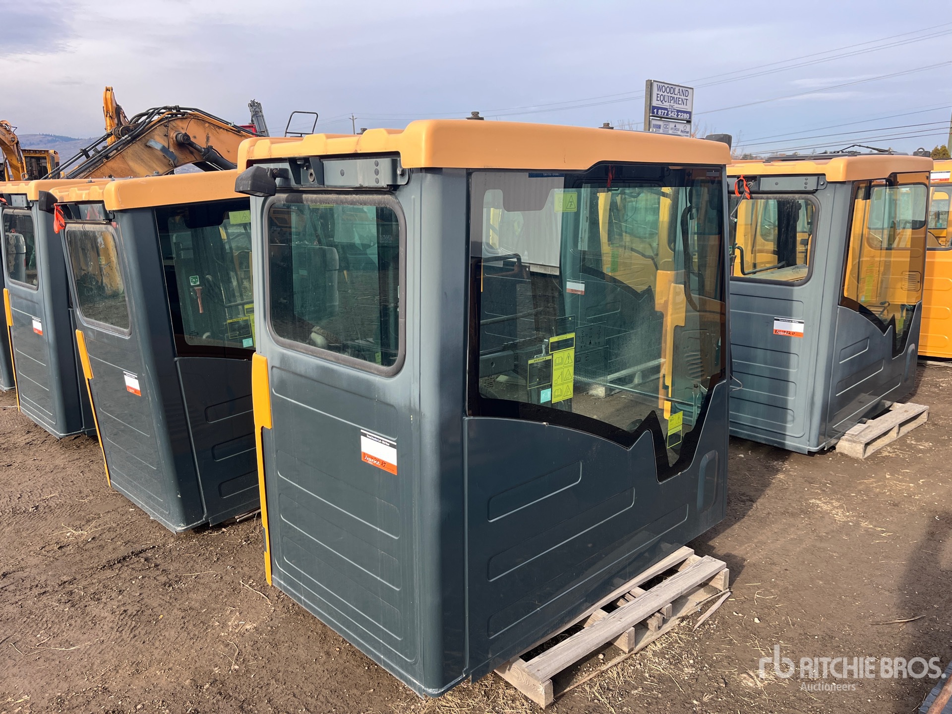 General Appearance with Bild, Ecke vorne links