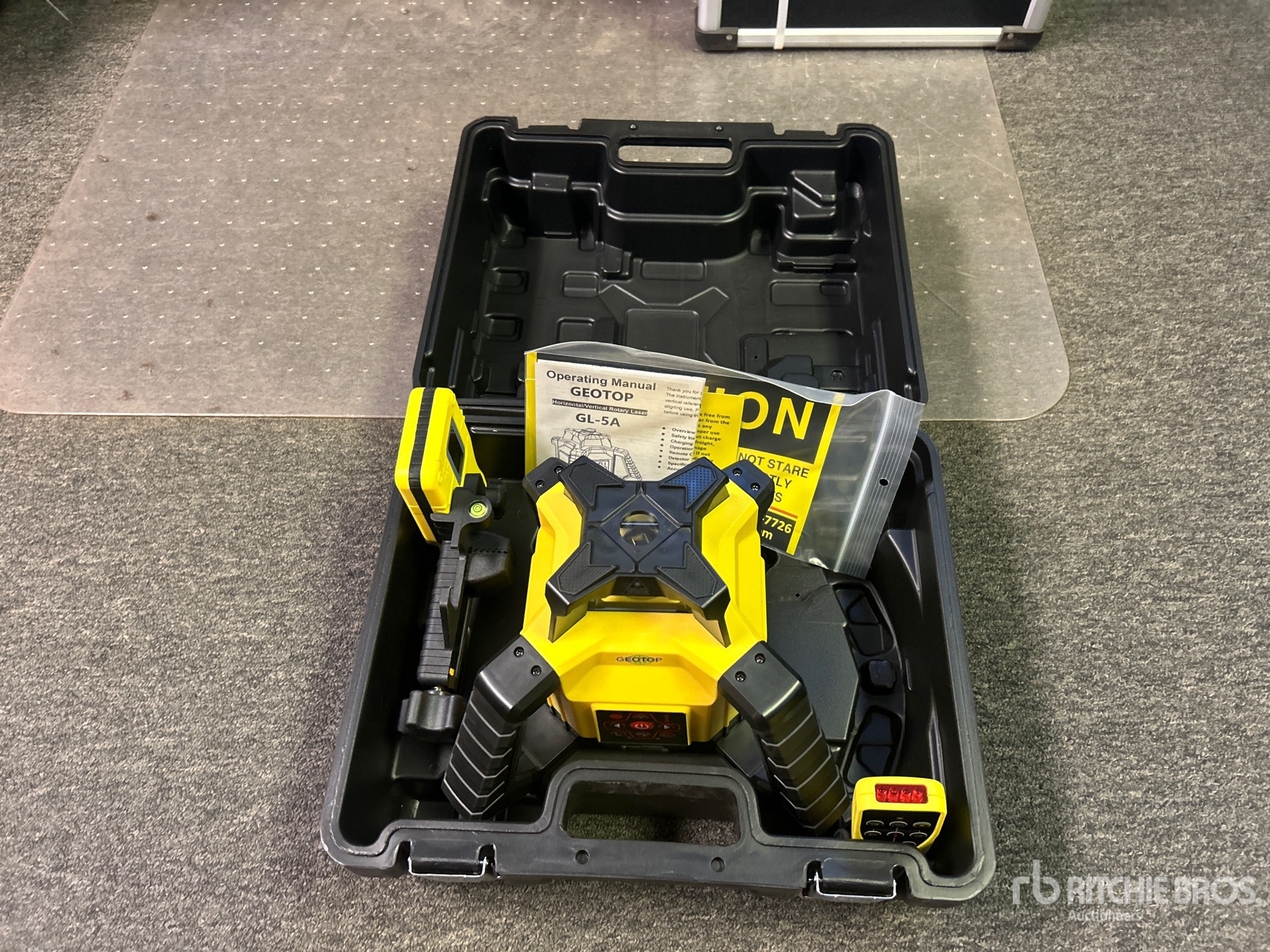 General Appearance with Bild, Ecke vorne links