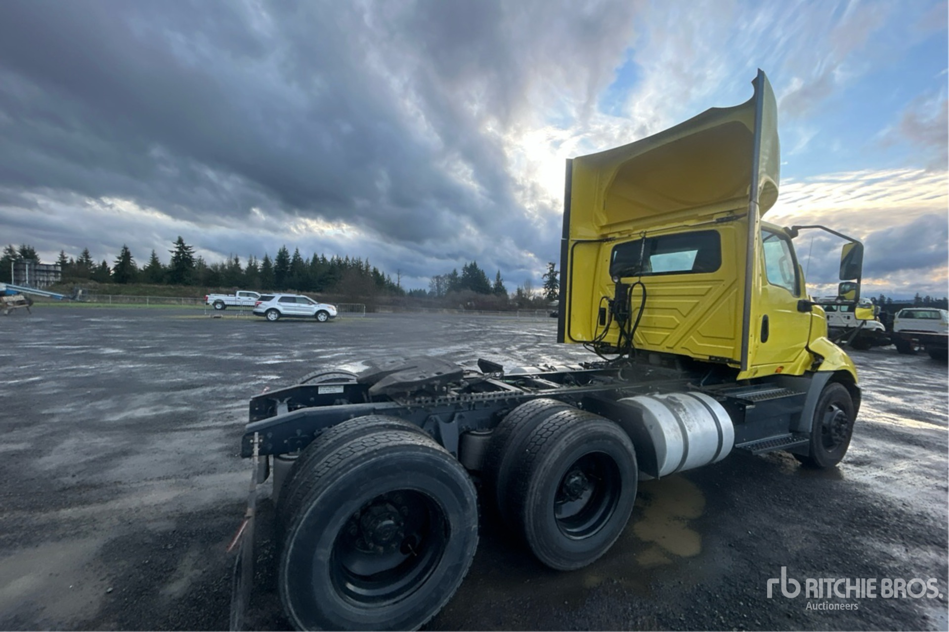 Aspect général with Image, coin arrière droit