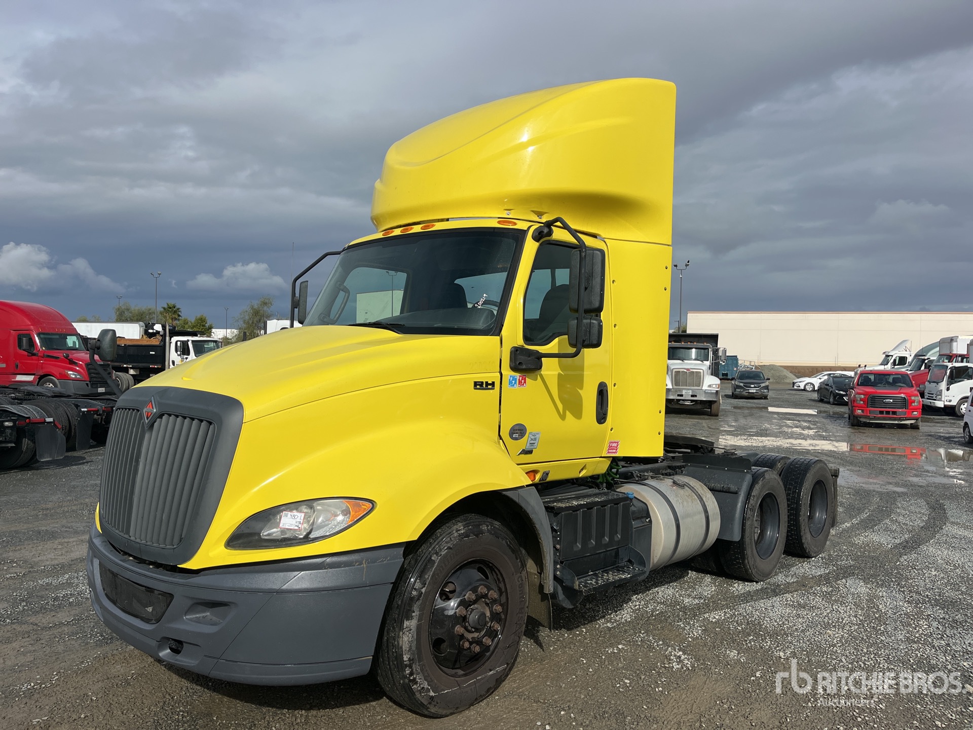 General Appearance with Foto, angolo anteriore sinistro