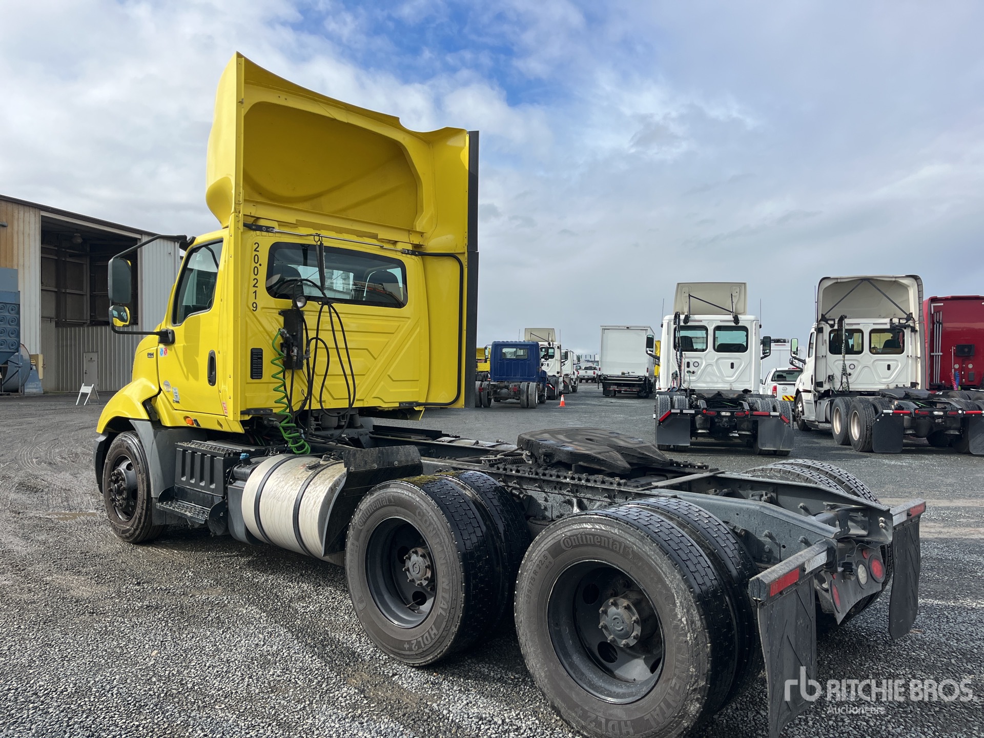 General Appearance with Foto, angolo posteriore sinistro