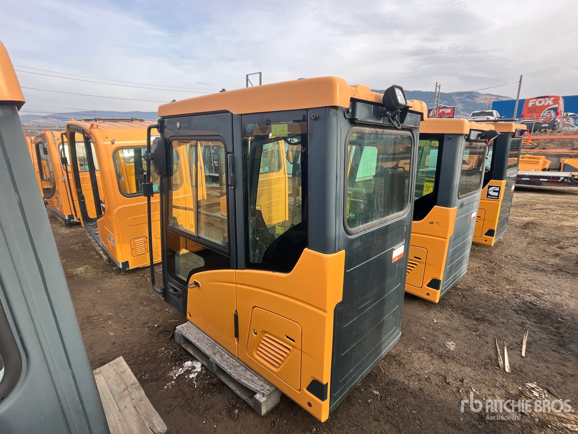 General Appearance with Bild, Ecke vorne rechts