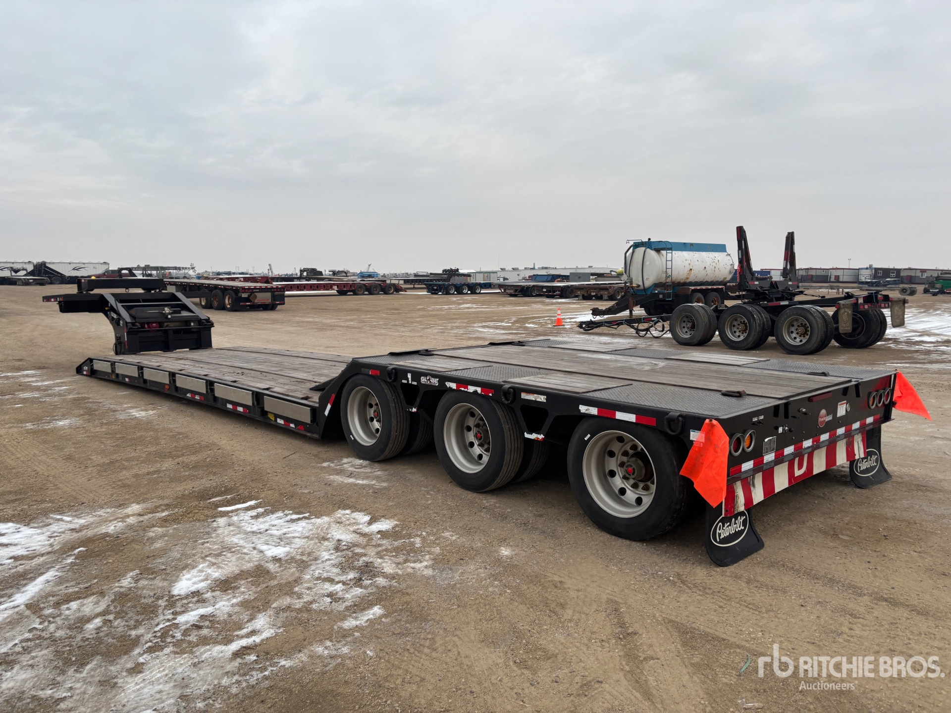 General Appearance with Foto, angolo posteriore sinistro