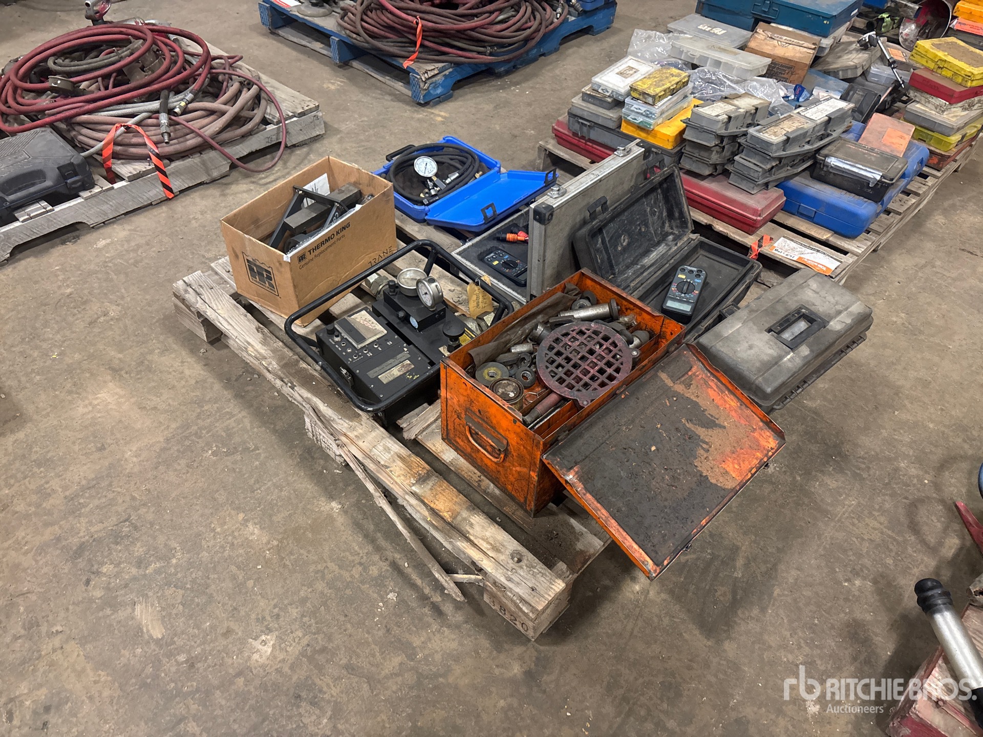 General Appearance with Bild, Ecke vorne links