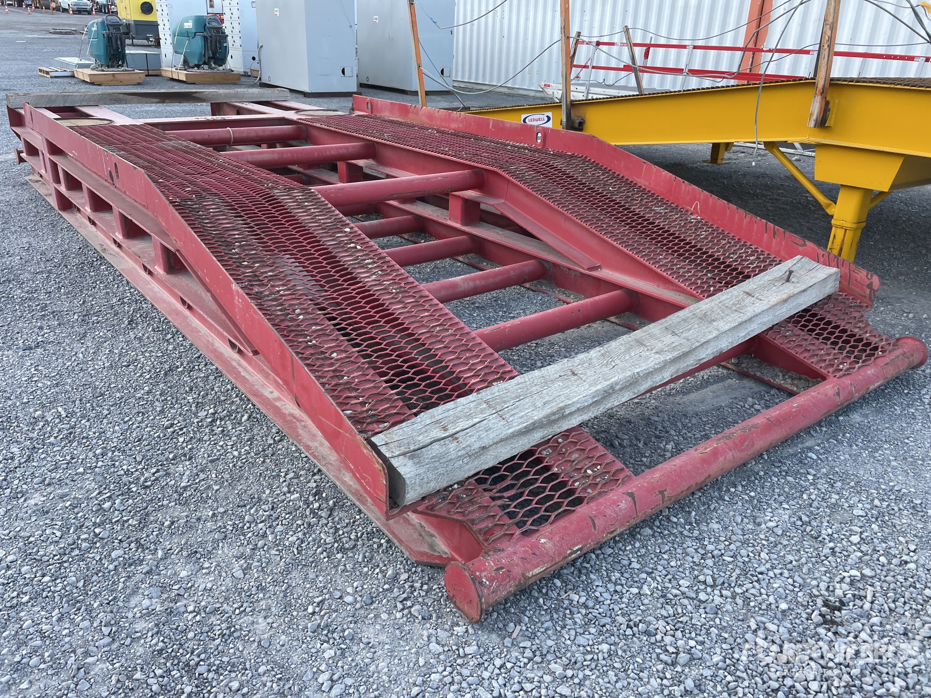 General Appearance with Bild, Ecke hinten links