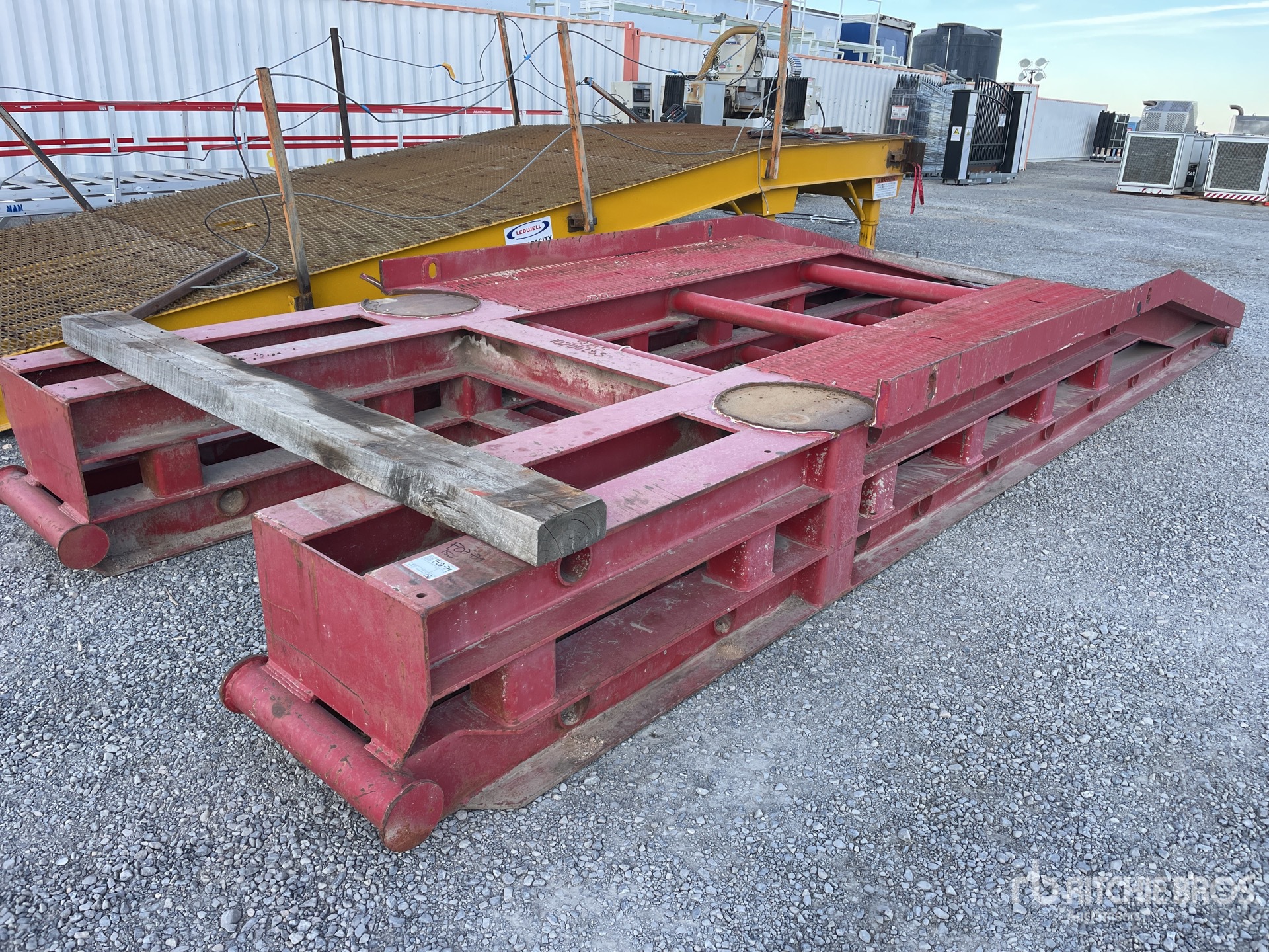 General Appearance with Bild, Ecke vorne links