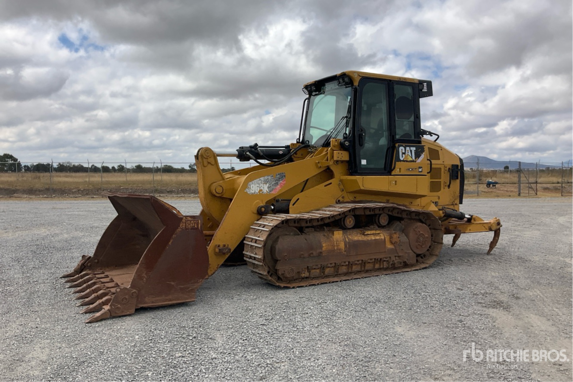 General Appearance with Foto, angolo anteriore sinistro