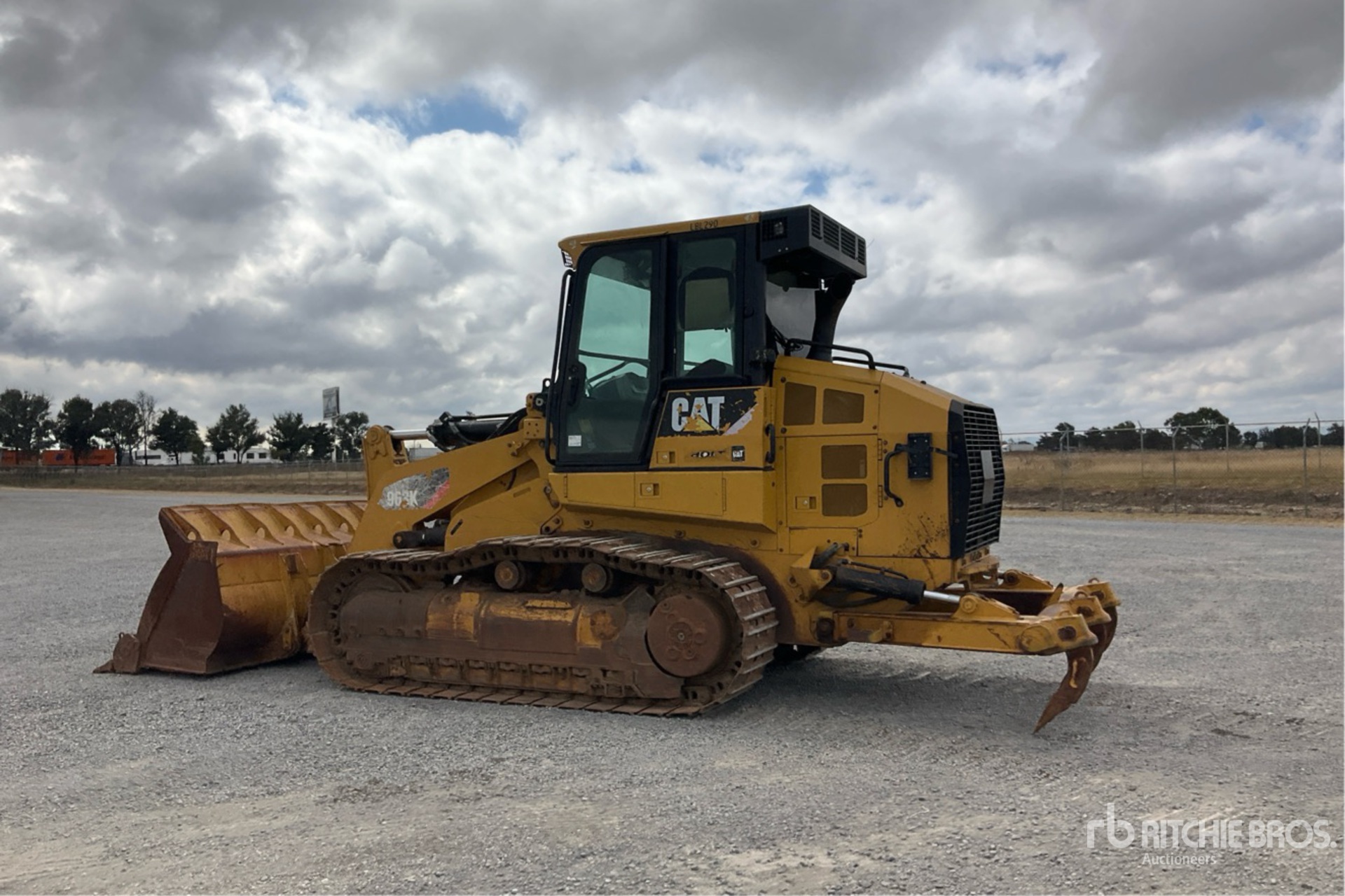 General Appearance with Foto, angolo posteriore sinistro