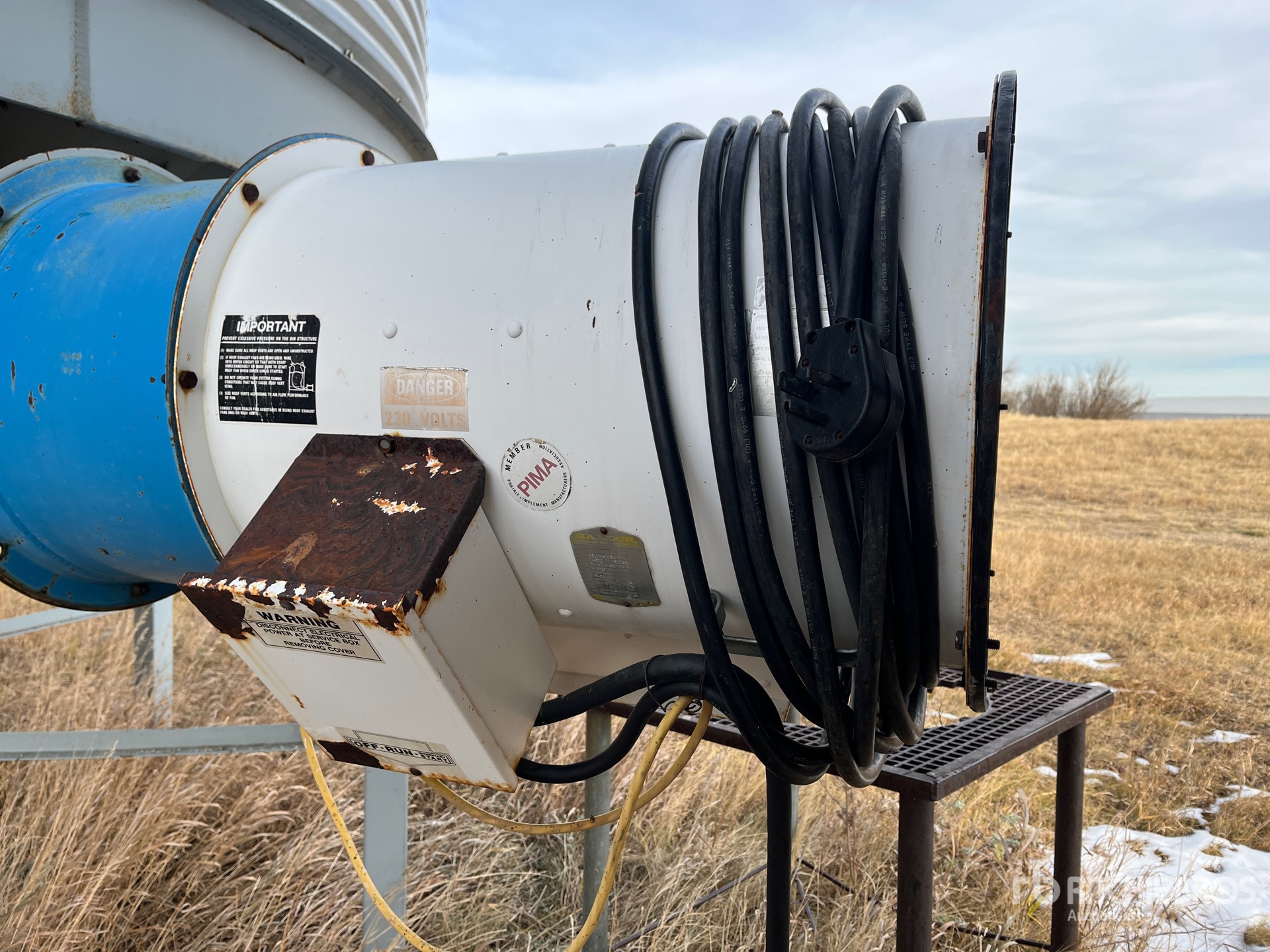 General Appearance with Bild, Ecke vorne links