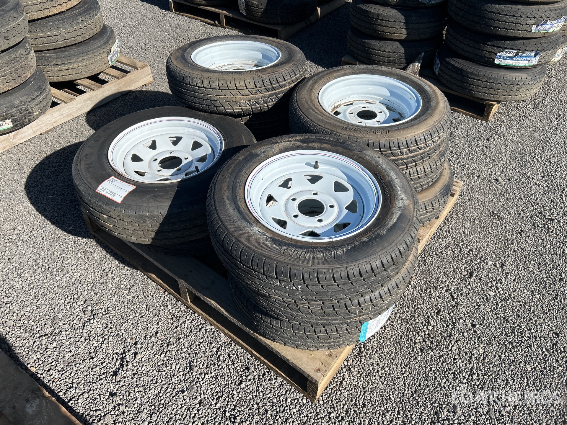 General Appearance with Bild, Ecke hinten links