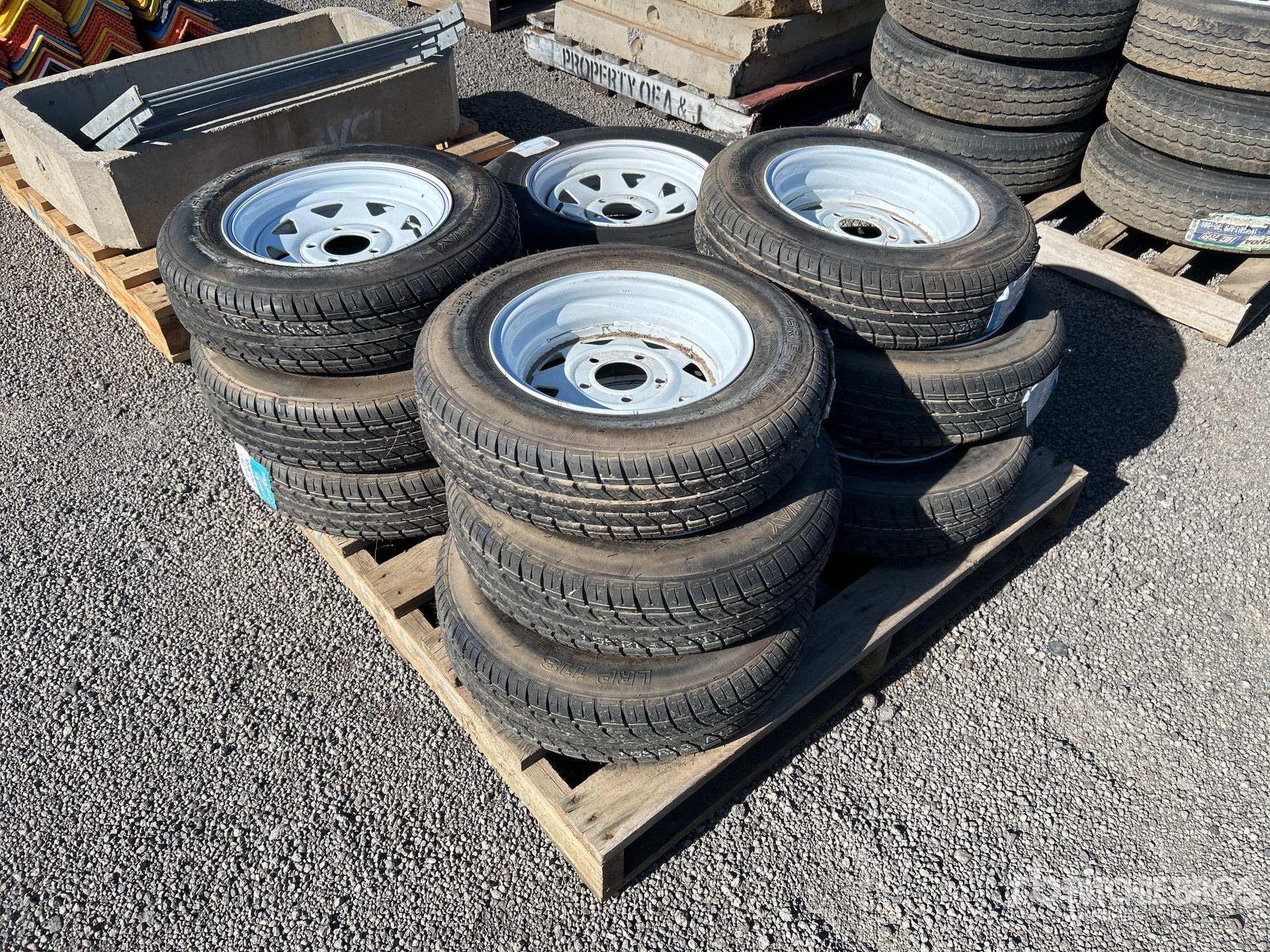 General Appearance with Bild, Ecke hinten rechts