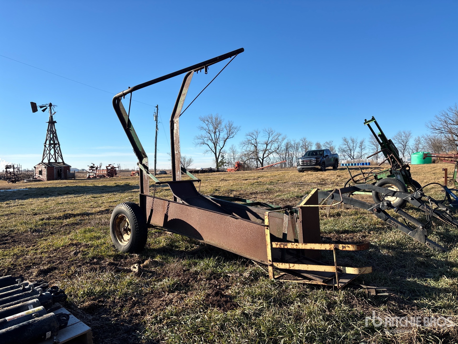 General Appearance with Picture, Right Front Corner