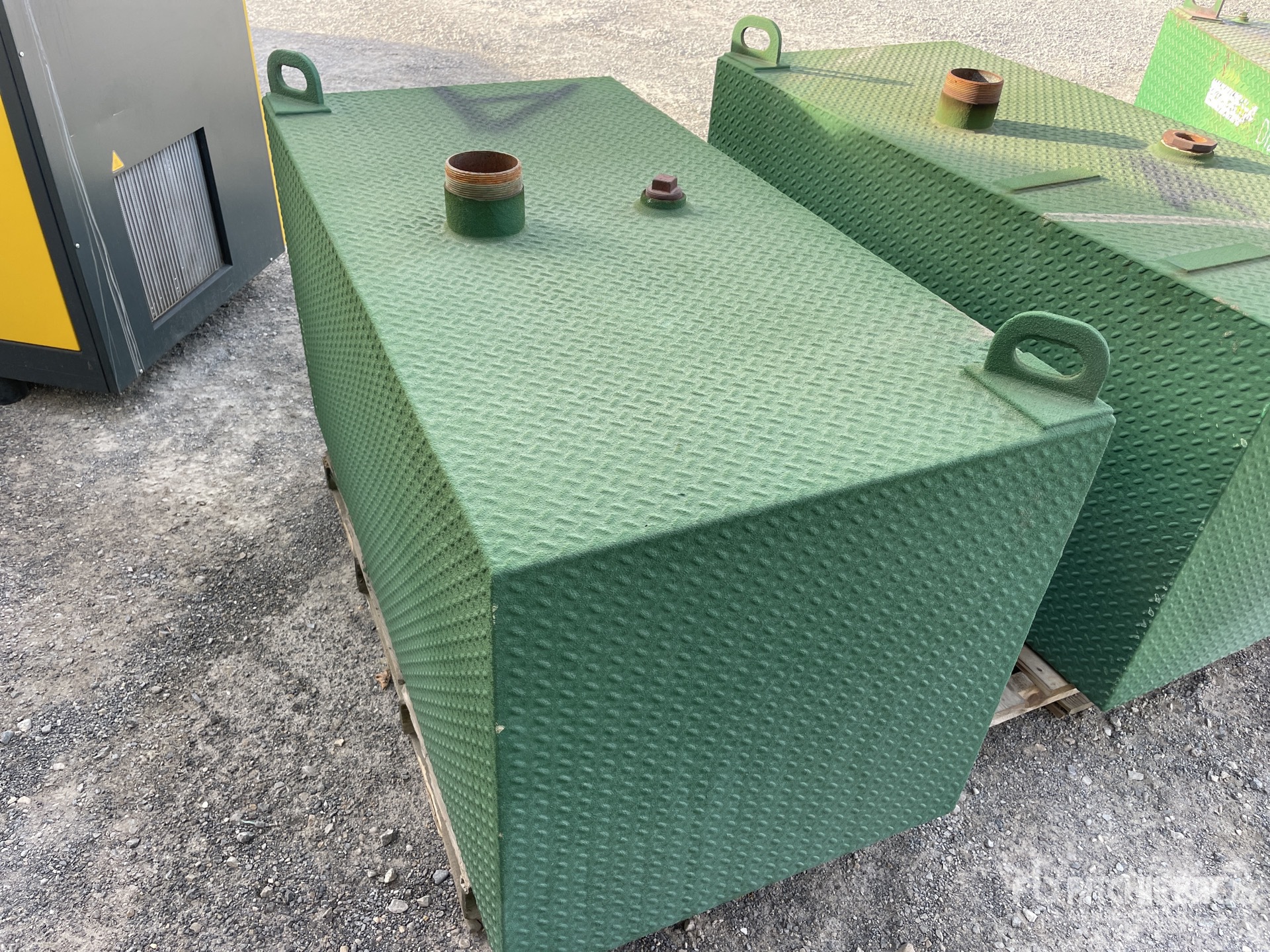 General Appearance with Foto, angolo anteriore sinistro