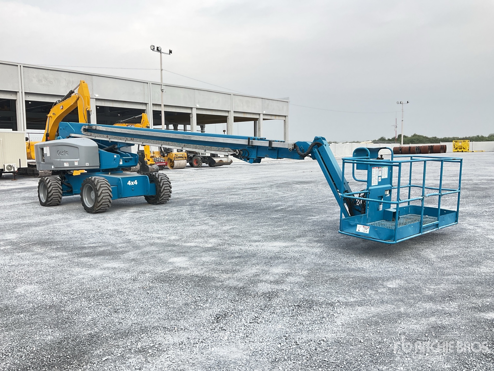 General Appearance with Bild, Ecke vorne rechts