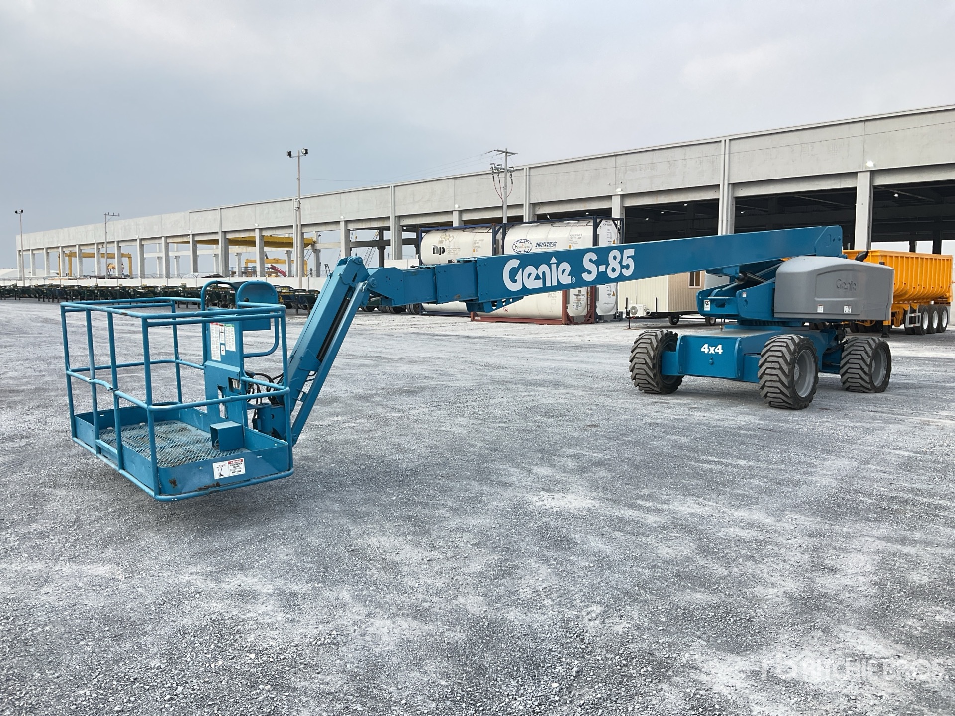 General Appearance with Bild, Ecke vorne links