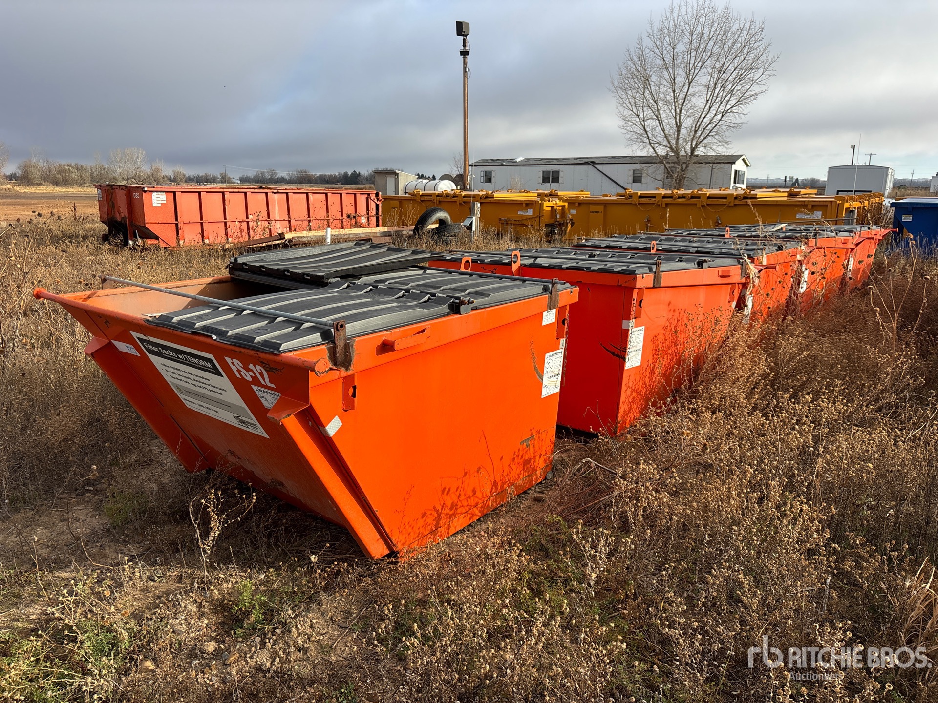 General Appearance with Bild, Ecke vorne links