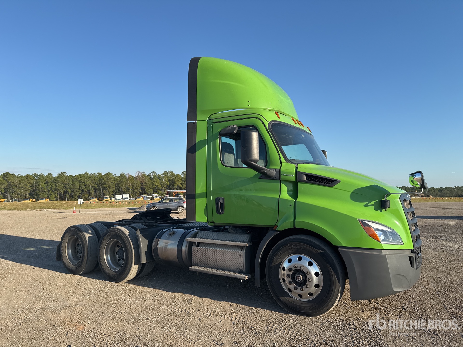 General Appearance with Bild, Ecke vorne rechts