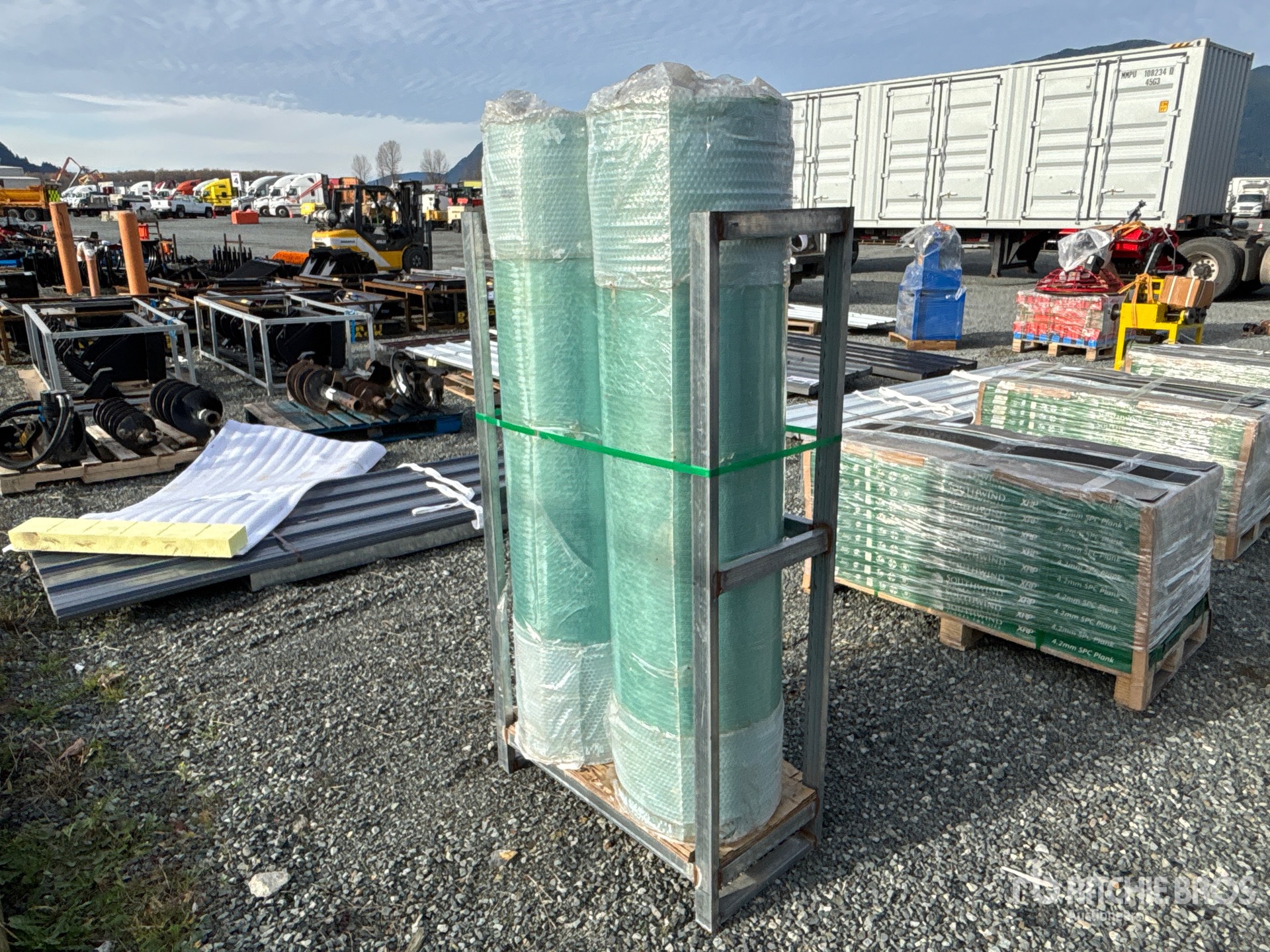 General Appearance with Picture, Right Rear Corner