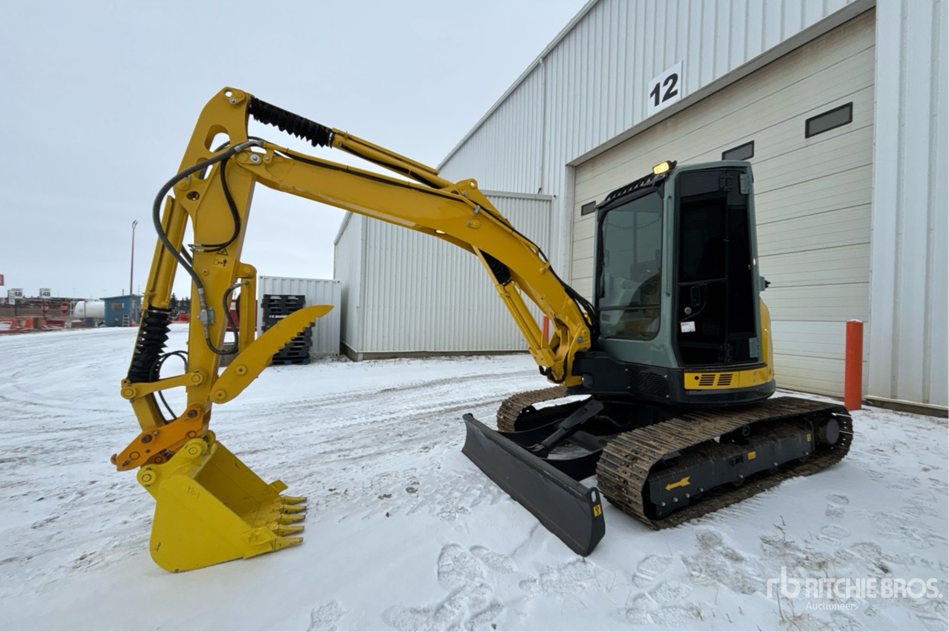 General Appearance with Picture, Left Front Corner