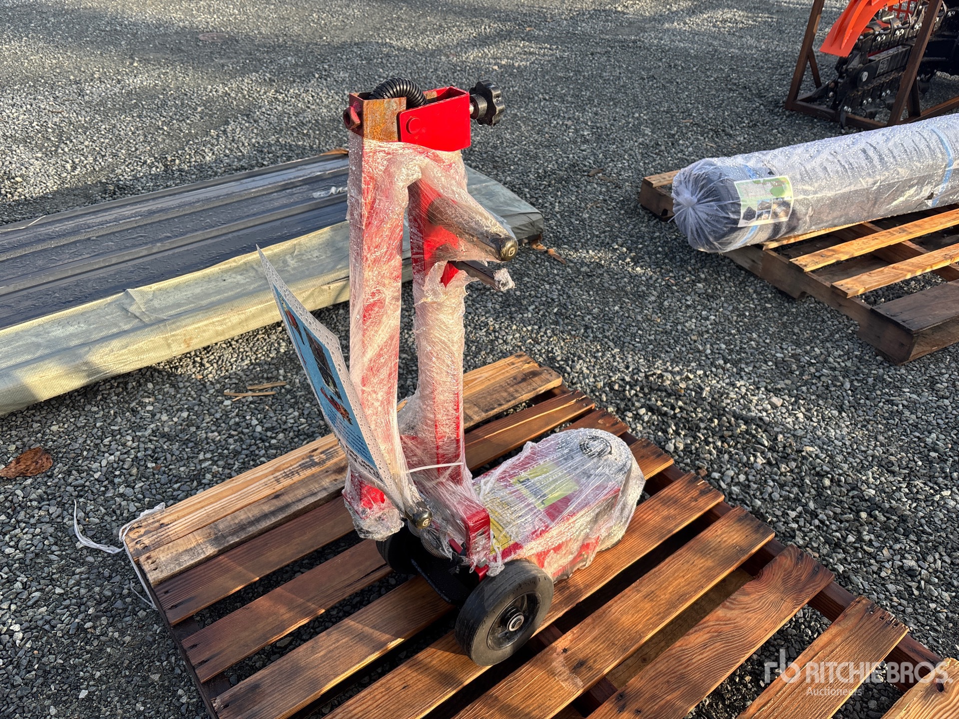 General Appearance with Picture, Right Rear Corner